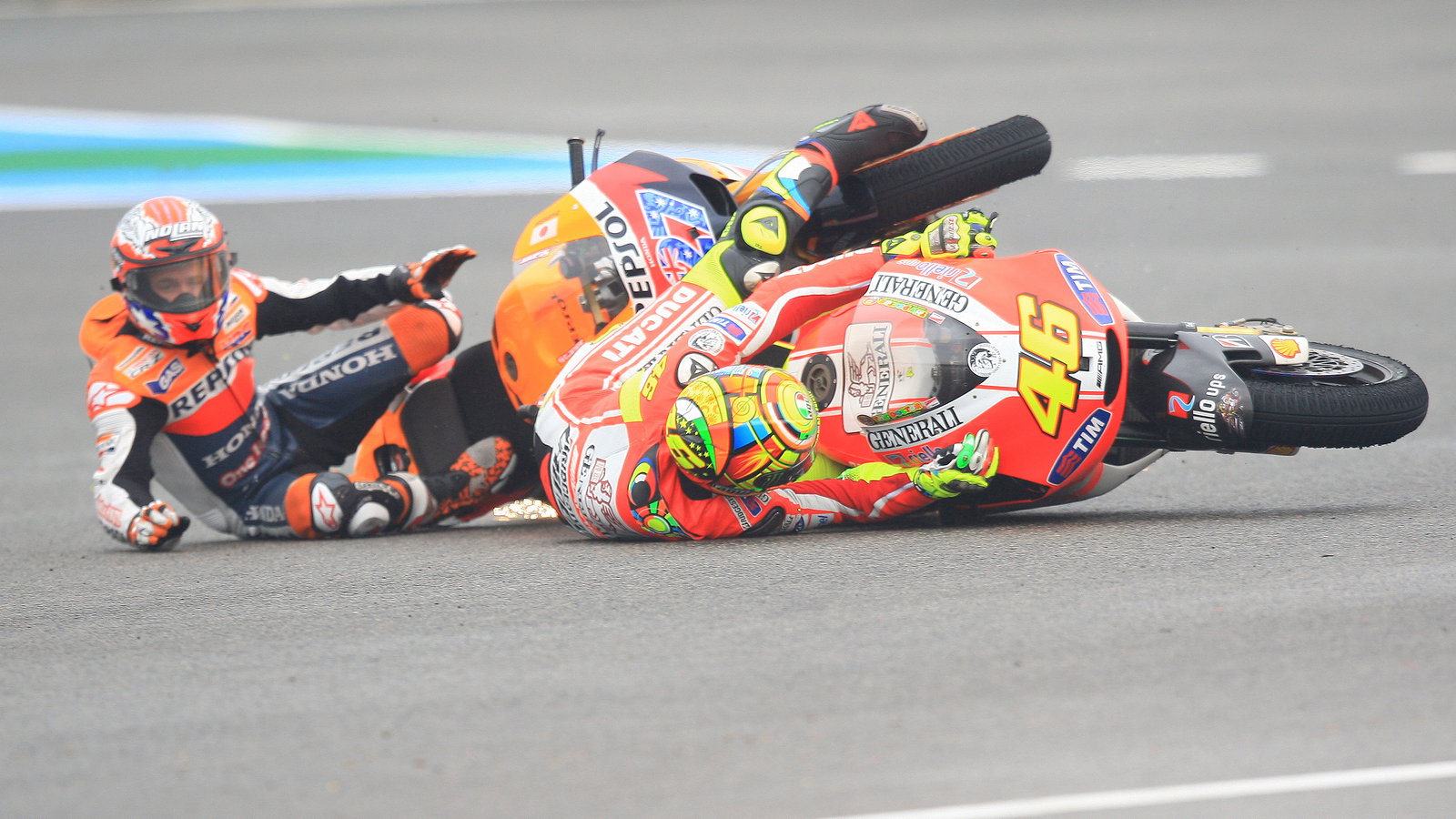 Stoner and Rossi crash, Spanish MotoGP 2011