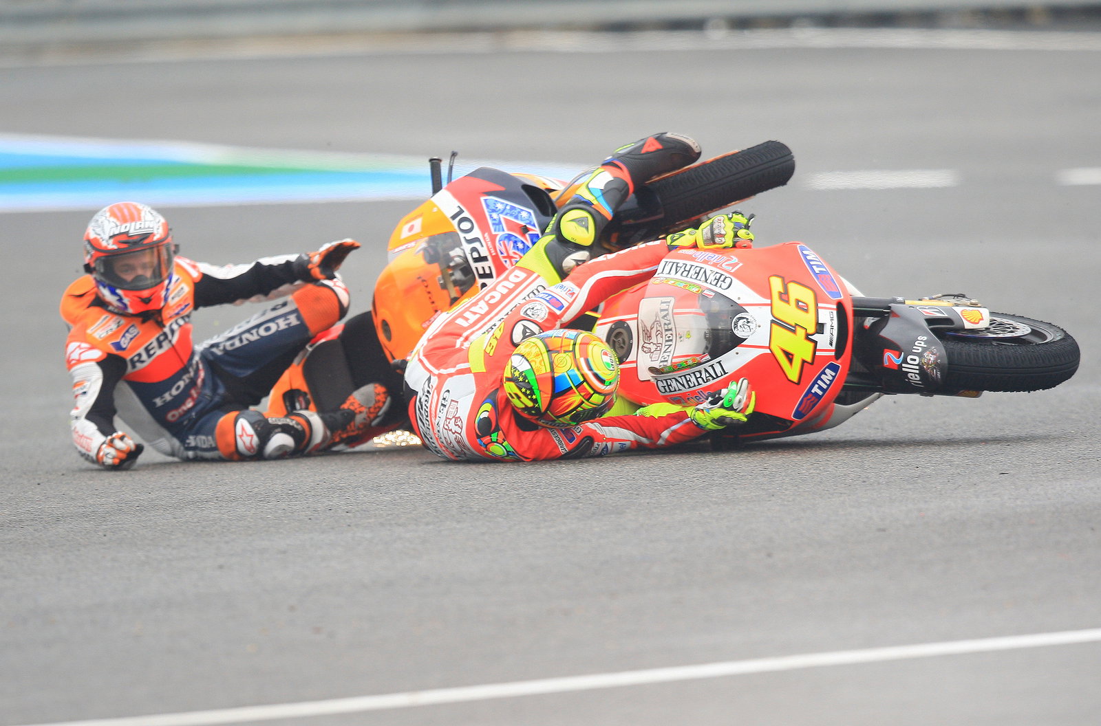 Stoner and Rossi crash, Spanish MotoGP 2011