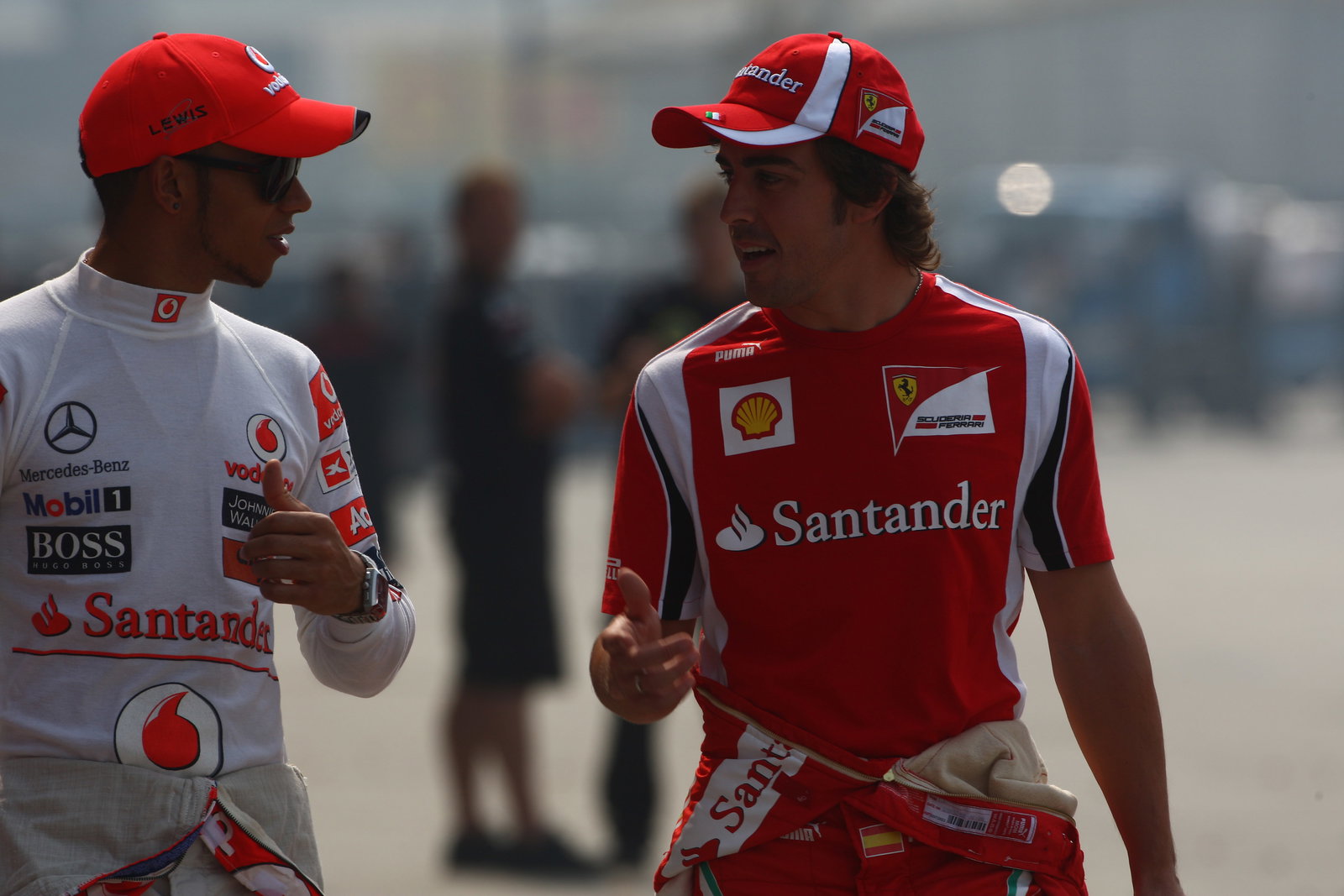 14.04.2011- Lewis Hamilton (GBR), McLaren Mercedes, MP4-26 and Fernando Alonso (ESP), Scuderia Ferr