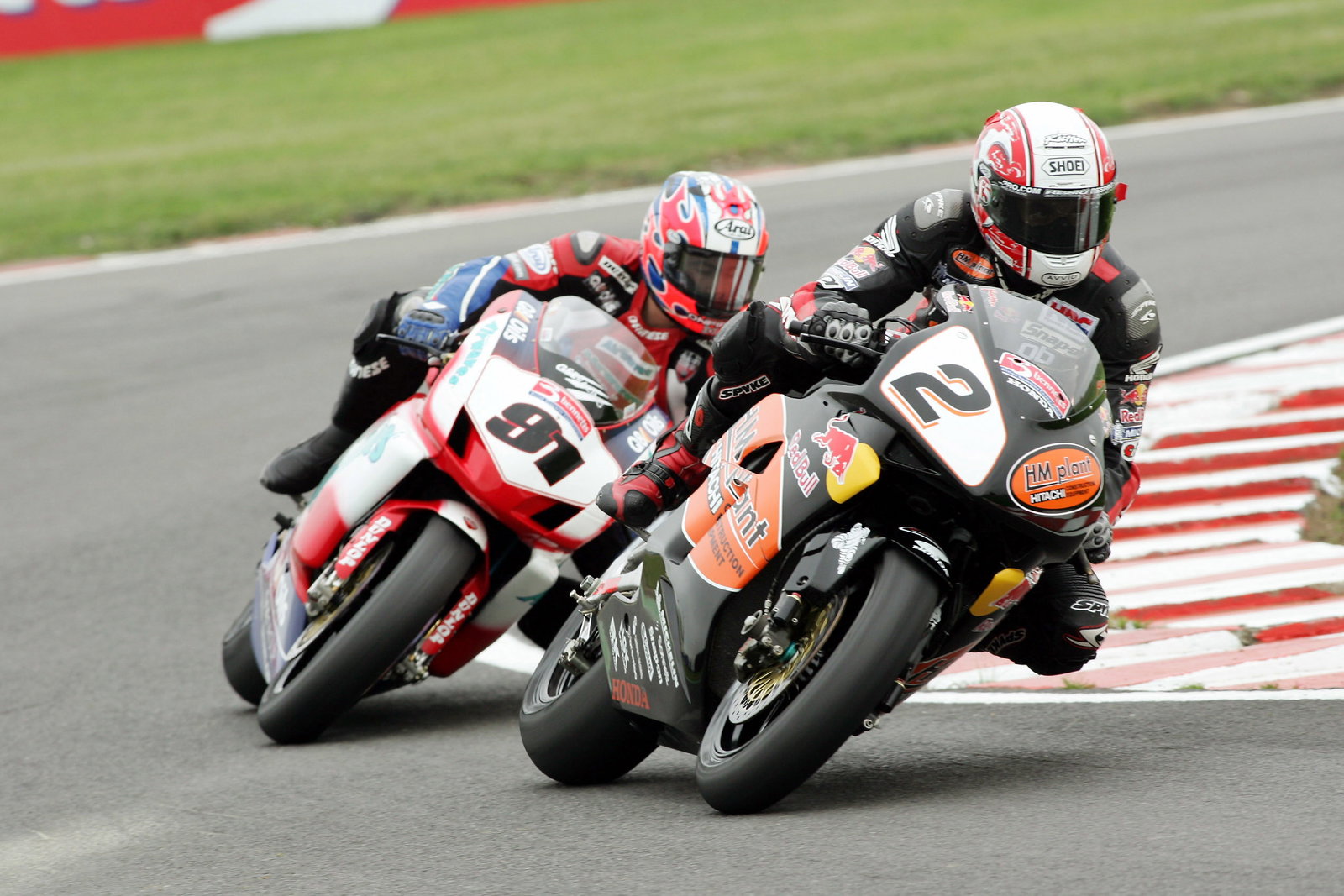 Michael Rutter, HM Plant Honda leads Leon Haslam, GSE Airwaves Ducati