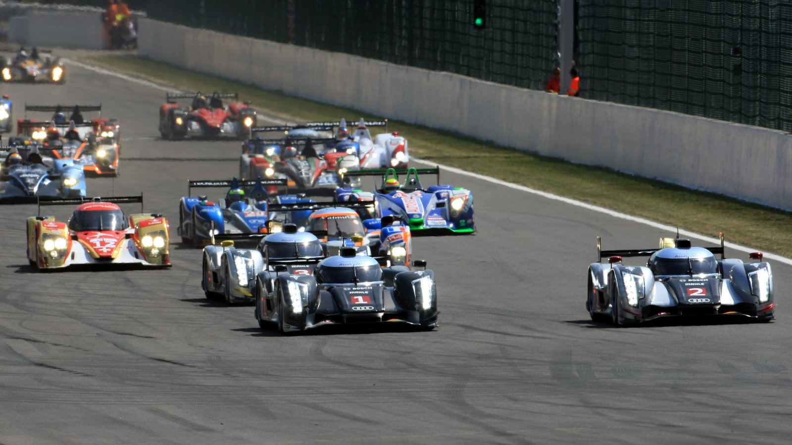 Start, Fassler/Treluyer/Lotterer Audi R18 TDI leads