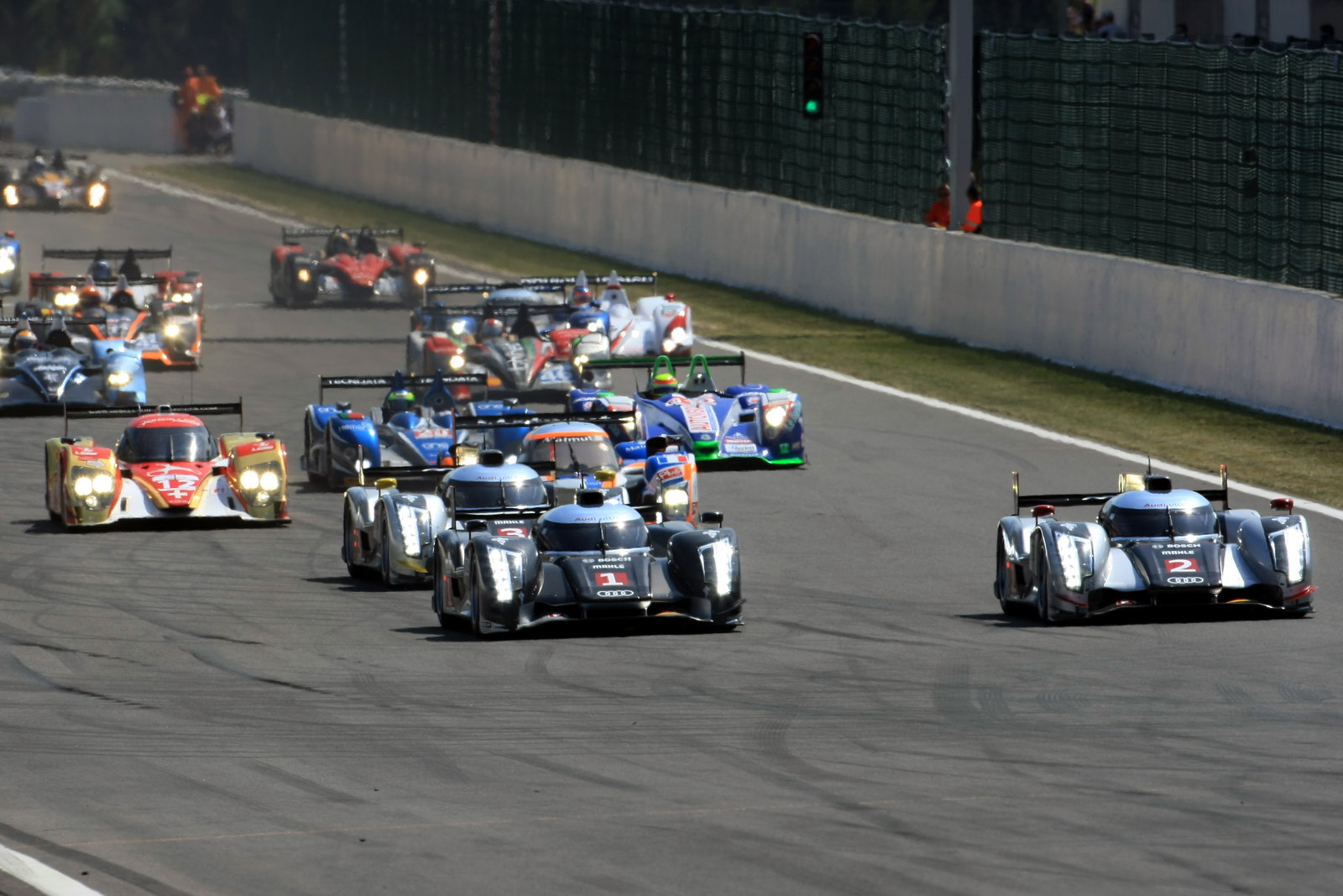 Start, Fassler/Treluyer/Lotterer Audi R18 TDI leads