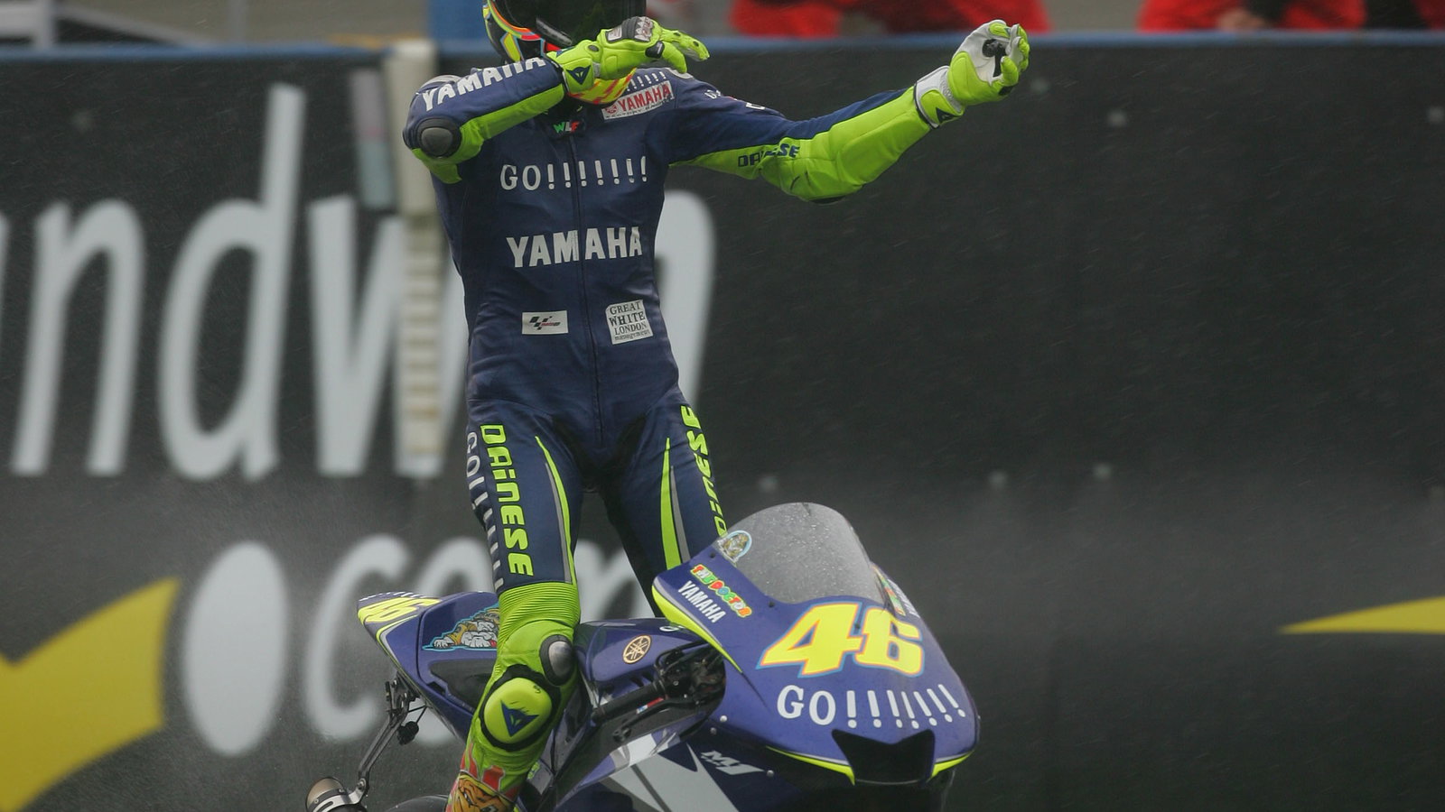 Rossi celebrates, British MotoGP, 2005