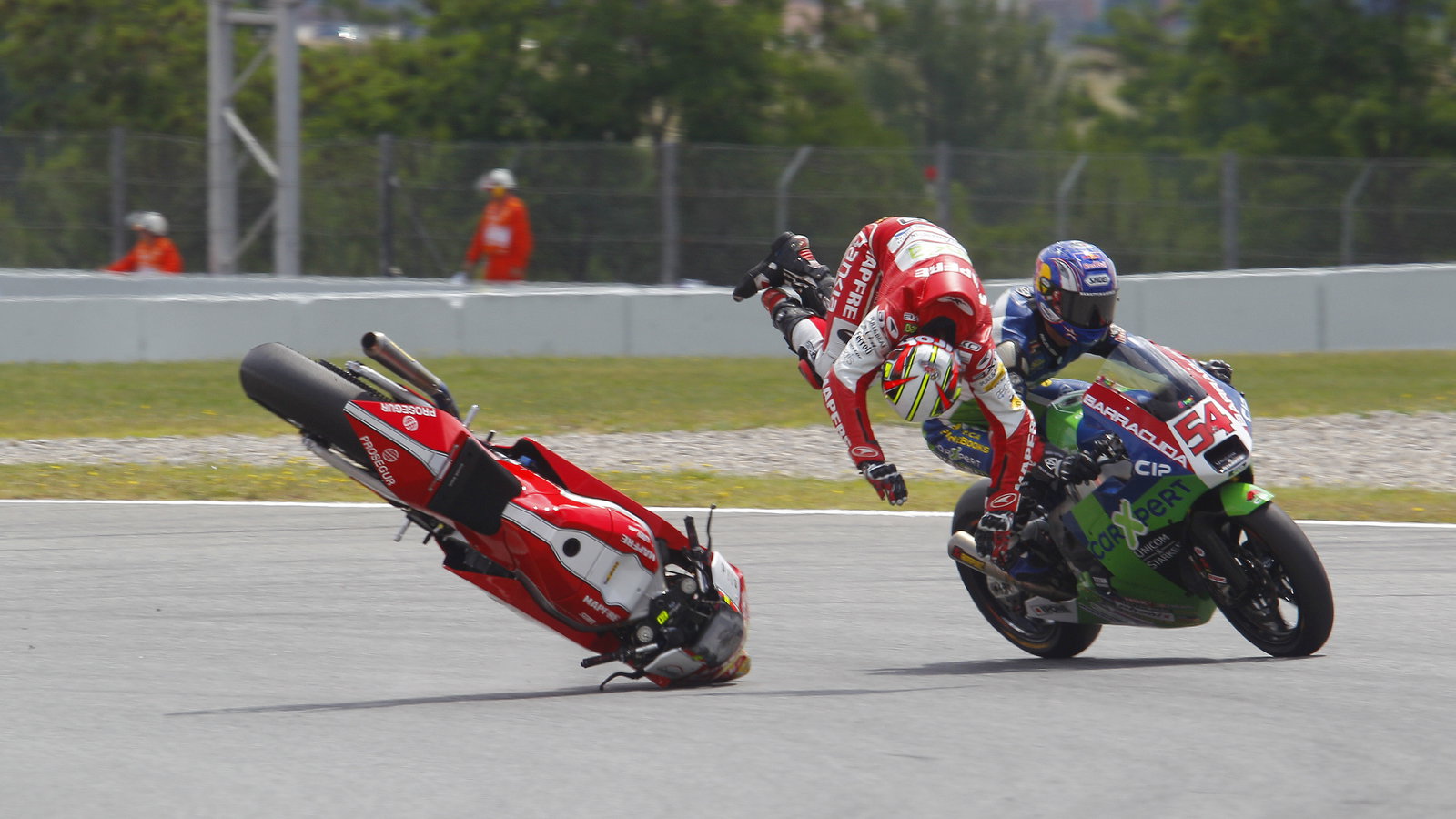 Simon and Sofuoglu crash, Moto2, Catalunya MotoGP 2011