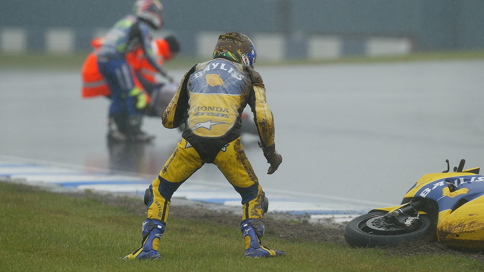 Bayliss and Melandri crash, British MotoGP, 2005