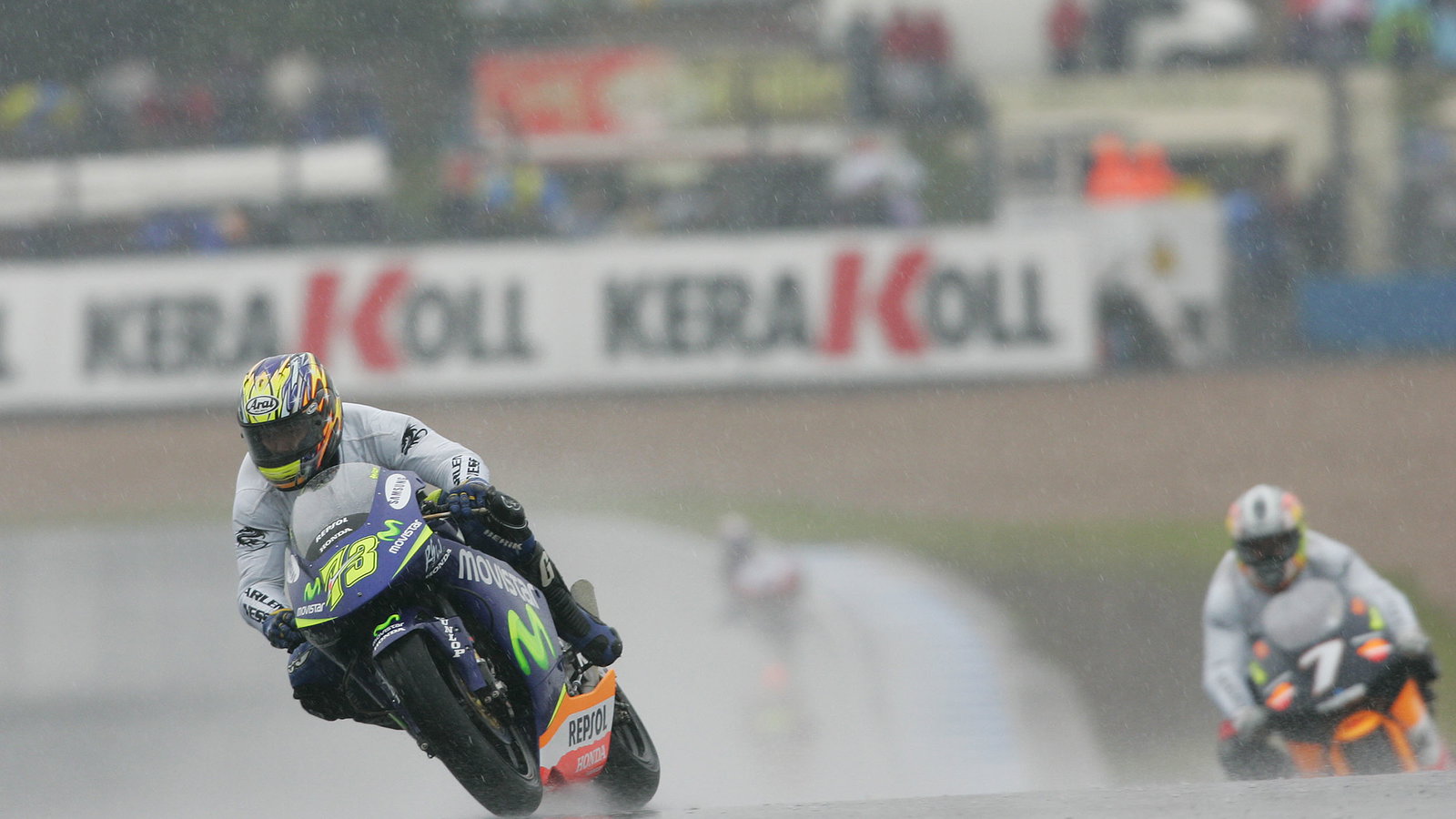 Aoyama, De Puniet, British 250GP Race, 2005