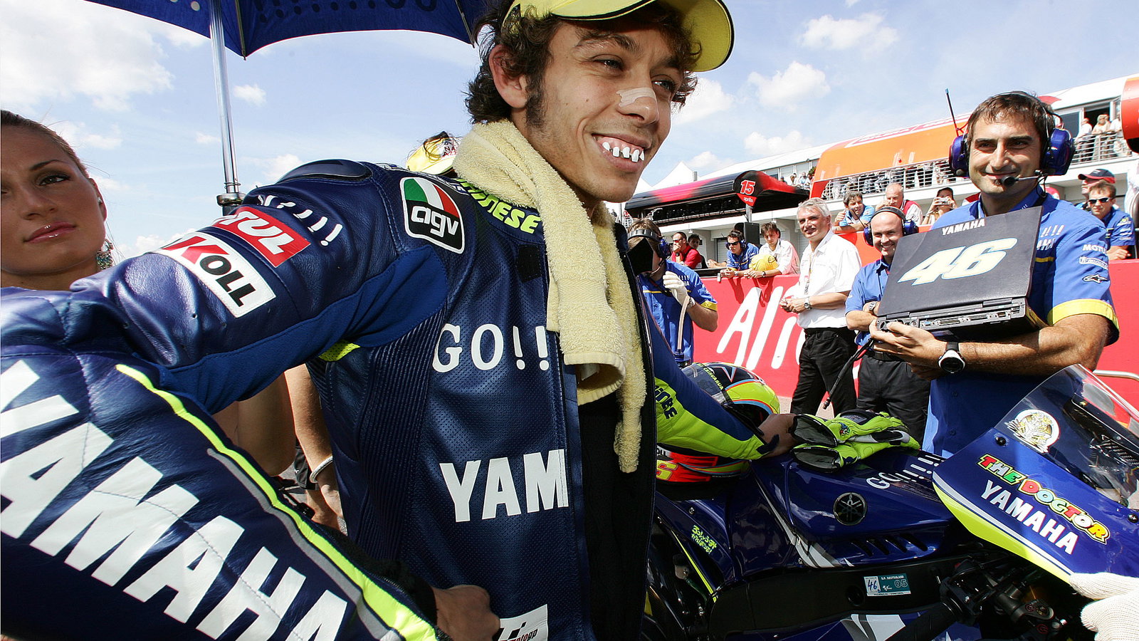 Rossi on grid with `redneck` teeth!, German MotoGP, 2005