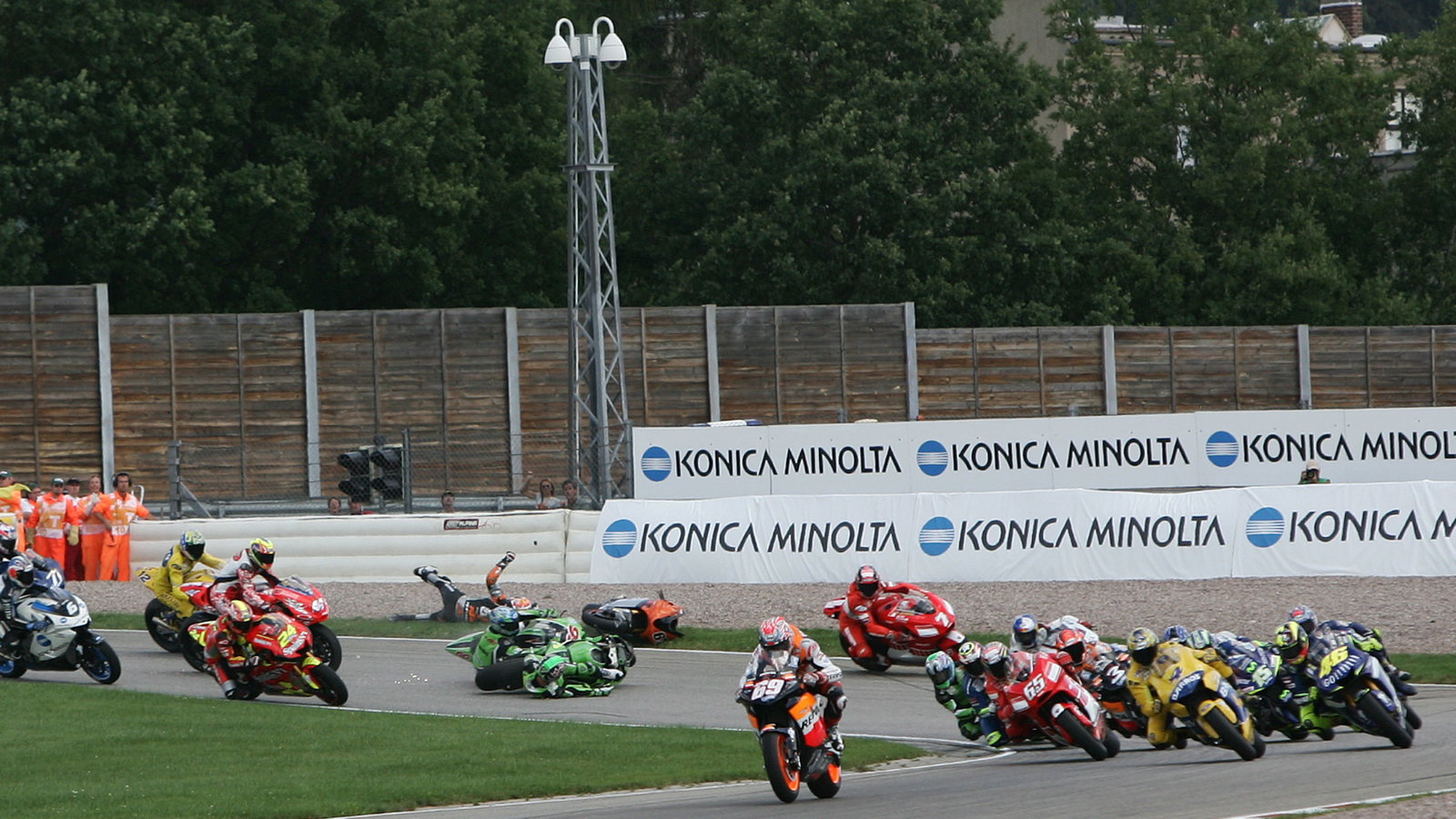 Hayden leads, Hofmann, Jacque and Byrne crash, German MotoGP, 2005