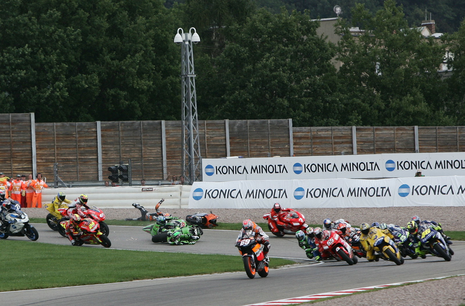 Hayden leads, Hofmann, Jacque and Byrne crash, German MotoGP, 2005