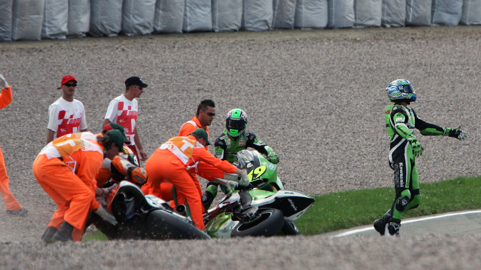 Hofmann and Jacque crash at turn one, German MotoGP Race 2005