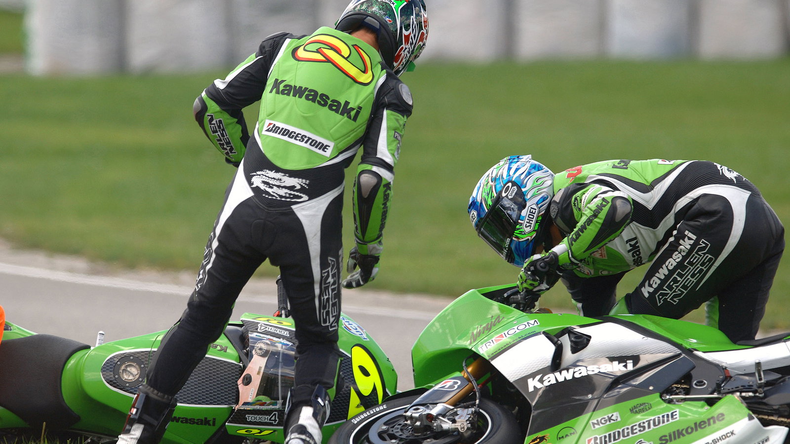 Jacque and Hofmann collide at turn one, German MotoGP race 2005