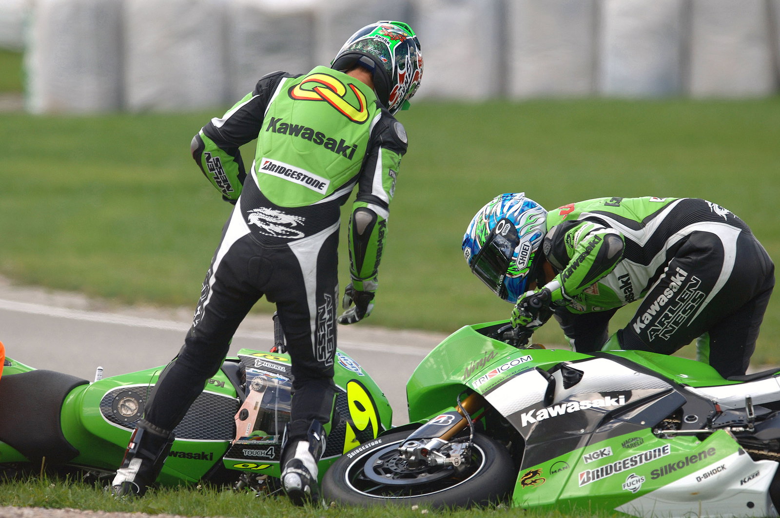 Jacque and Hofmann collide at turn one, German MotoGP race 2005