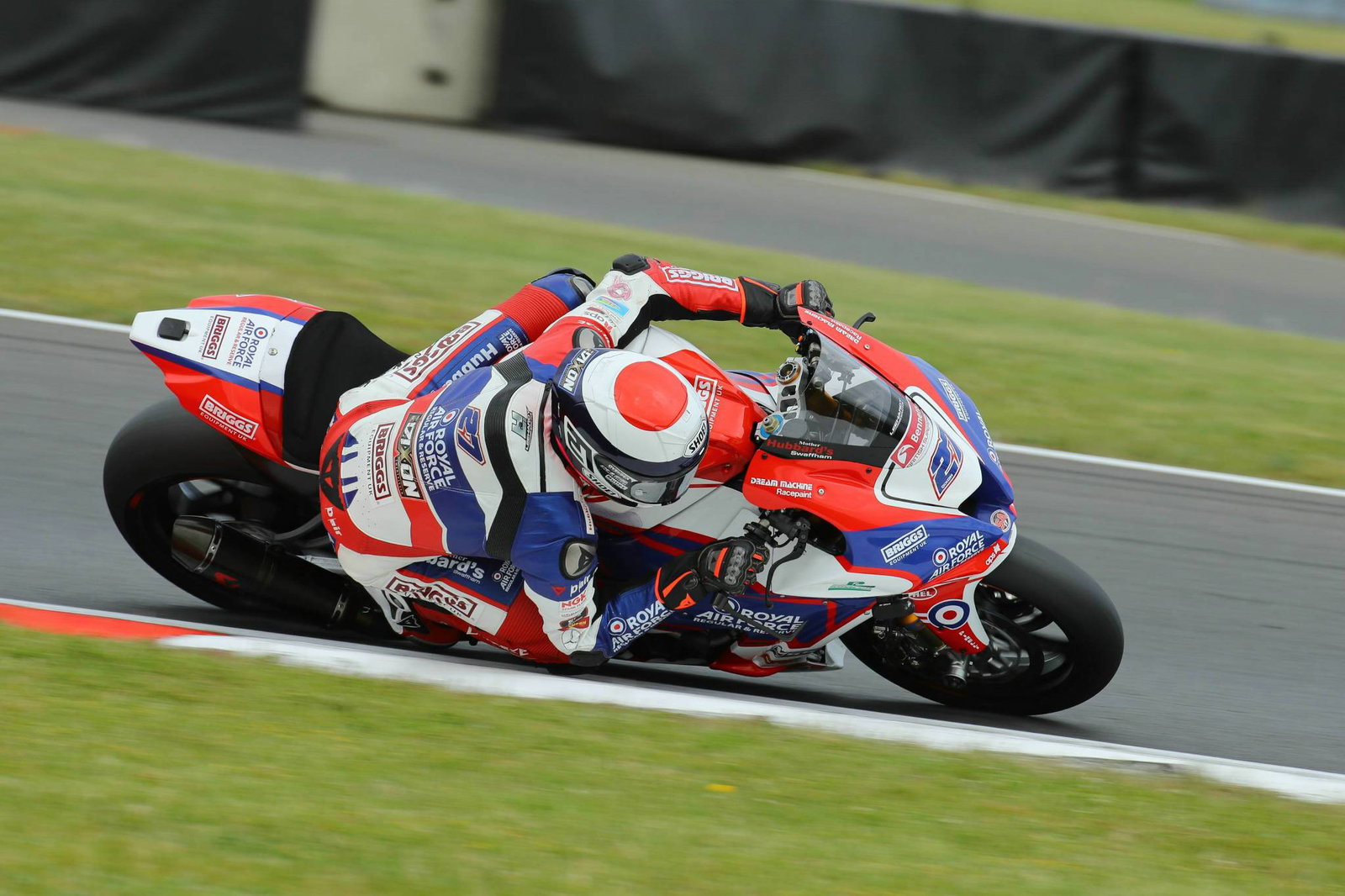 BSB: Dixon wins Knockhill opener
