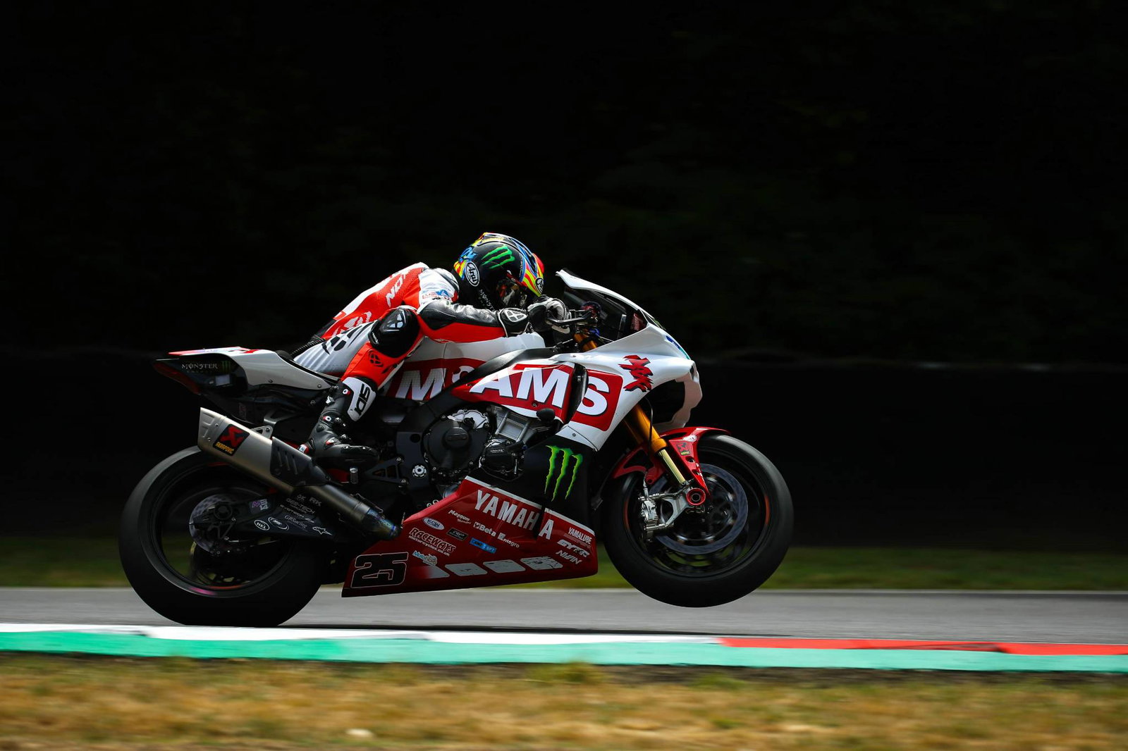 Brookes sees off Irwin for victory in Brands Hatch opener