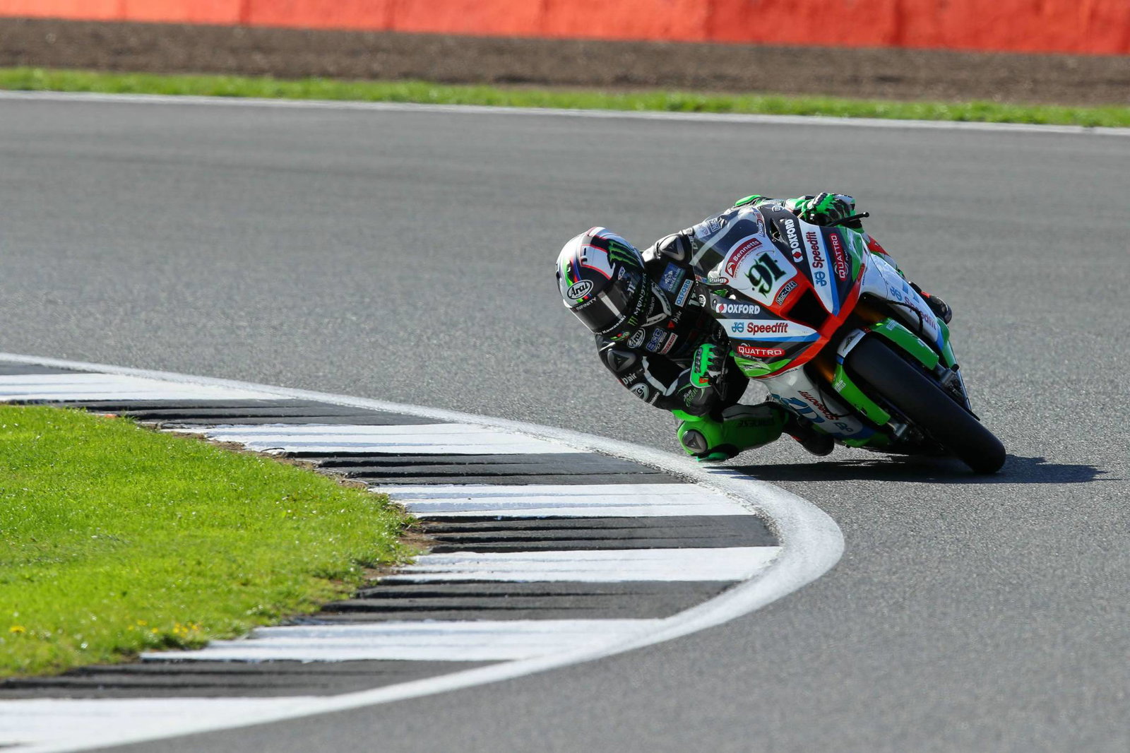 Ray takes Silverstone pole from Dixon