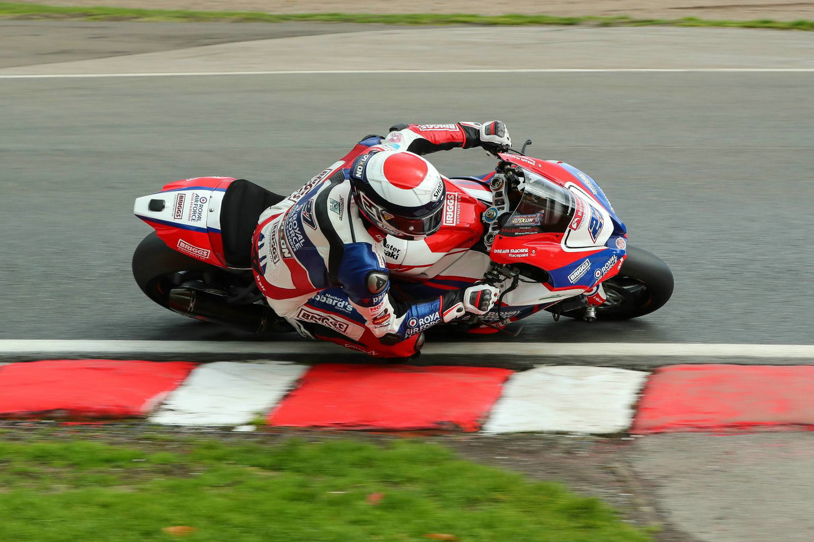 Dixon doubles up at Oulton Park to trim Haslam’s BSB title lead