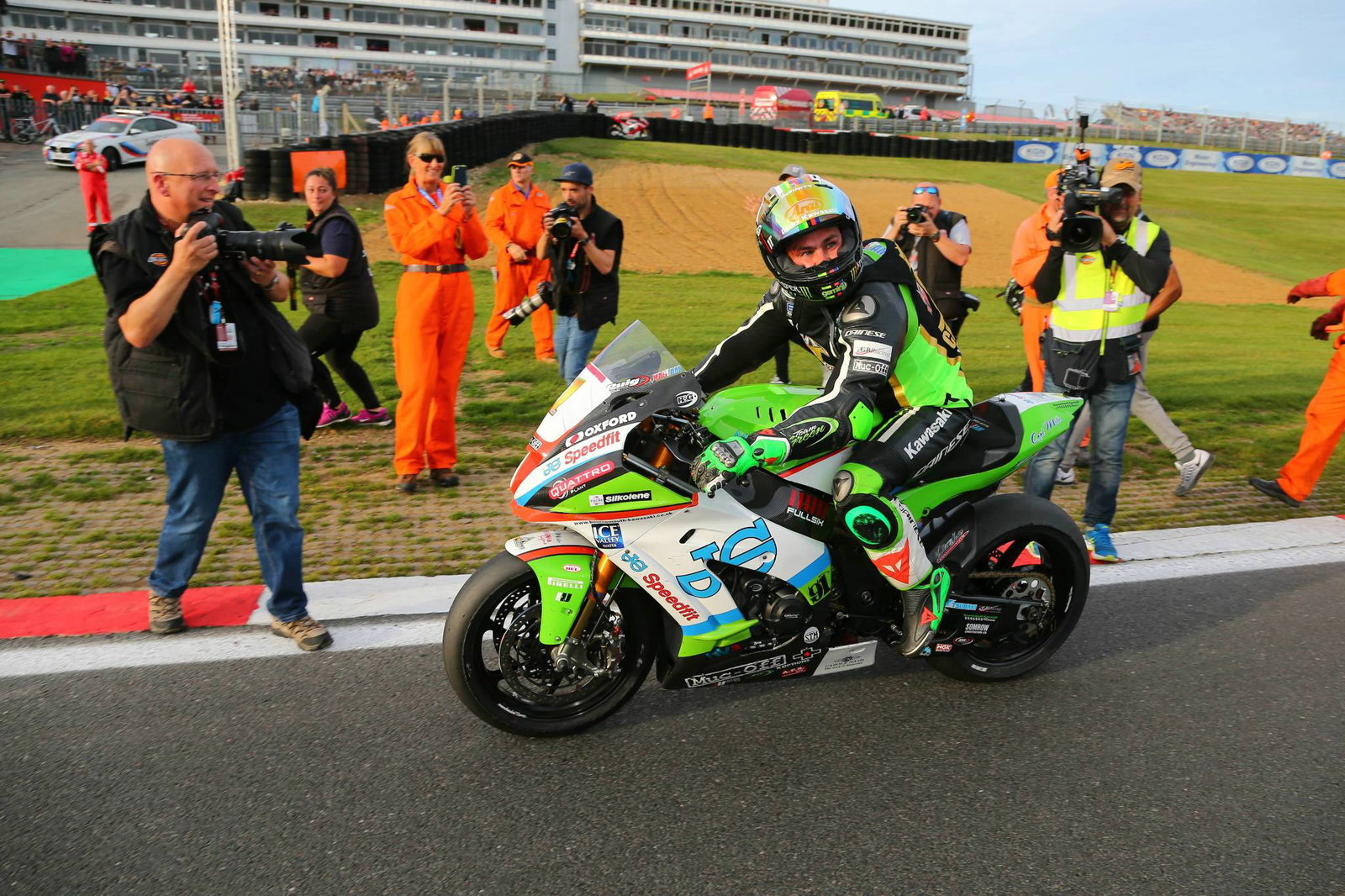 Dixon ups BSB title challenge with pole position