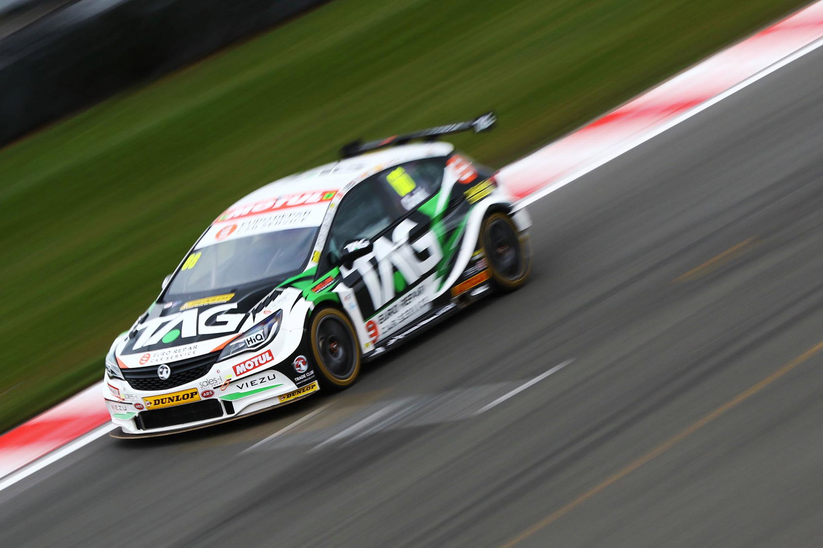 BTCC Donington Park: Cook snatches pole from Smiley at Donington Park