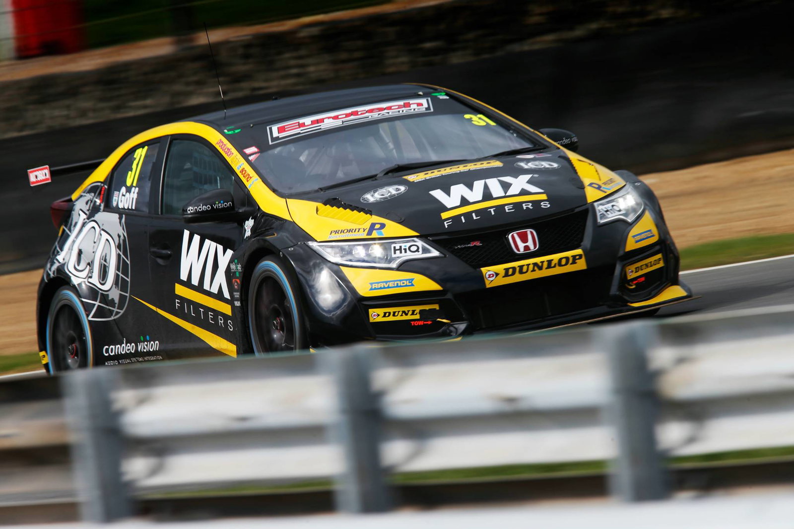 PCCGB Brands Hatch: Zamparelli storms to opening pole of 2018