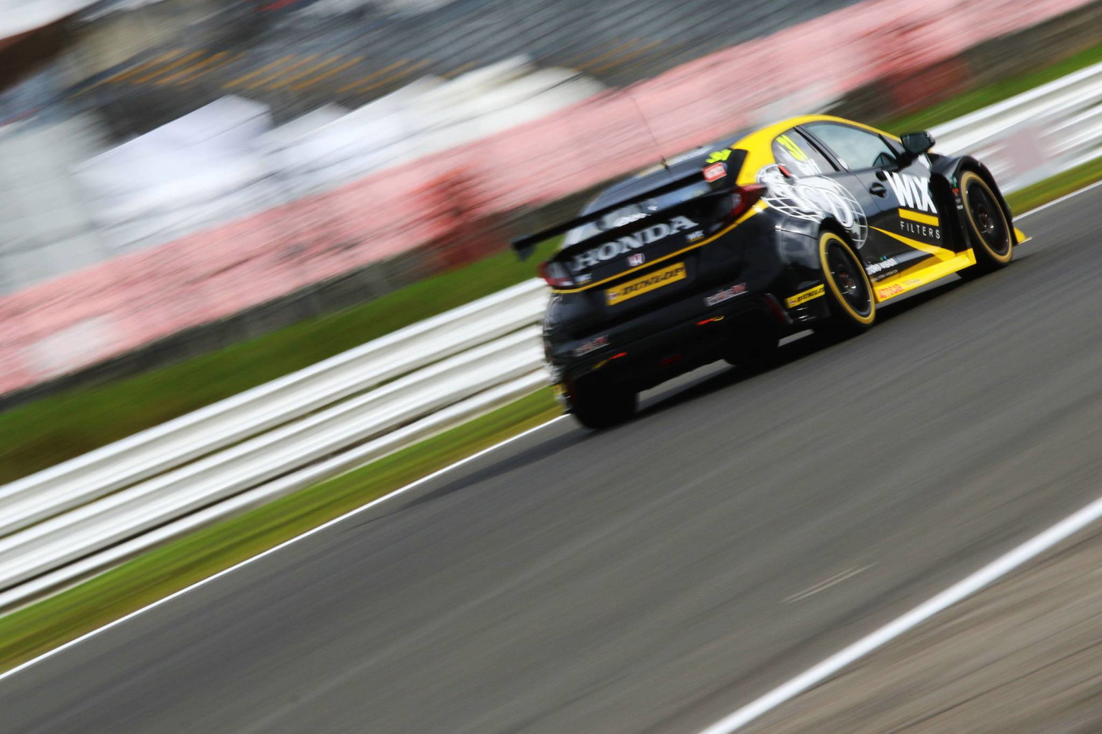 BTCC Brands Hatch: Cammish 'hearbroken' after losing pole worthy time