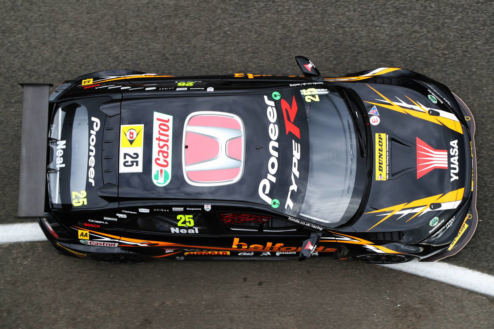 BTCC Thruxton: Neal 'chuffed' to deliver 2018 Honda's maiden pole