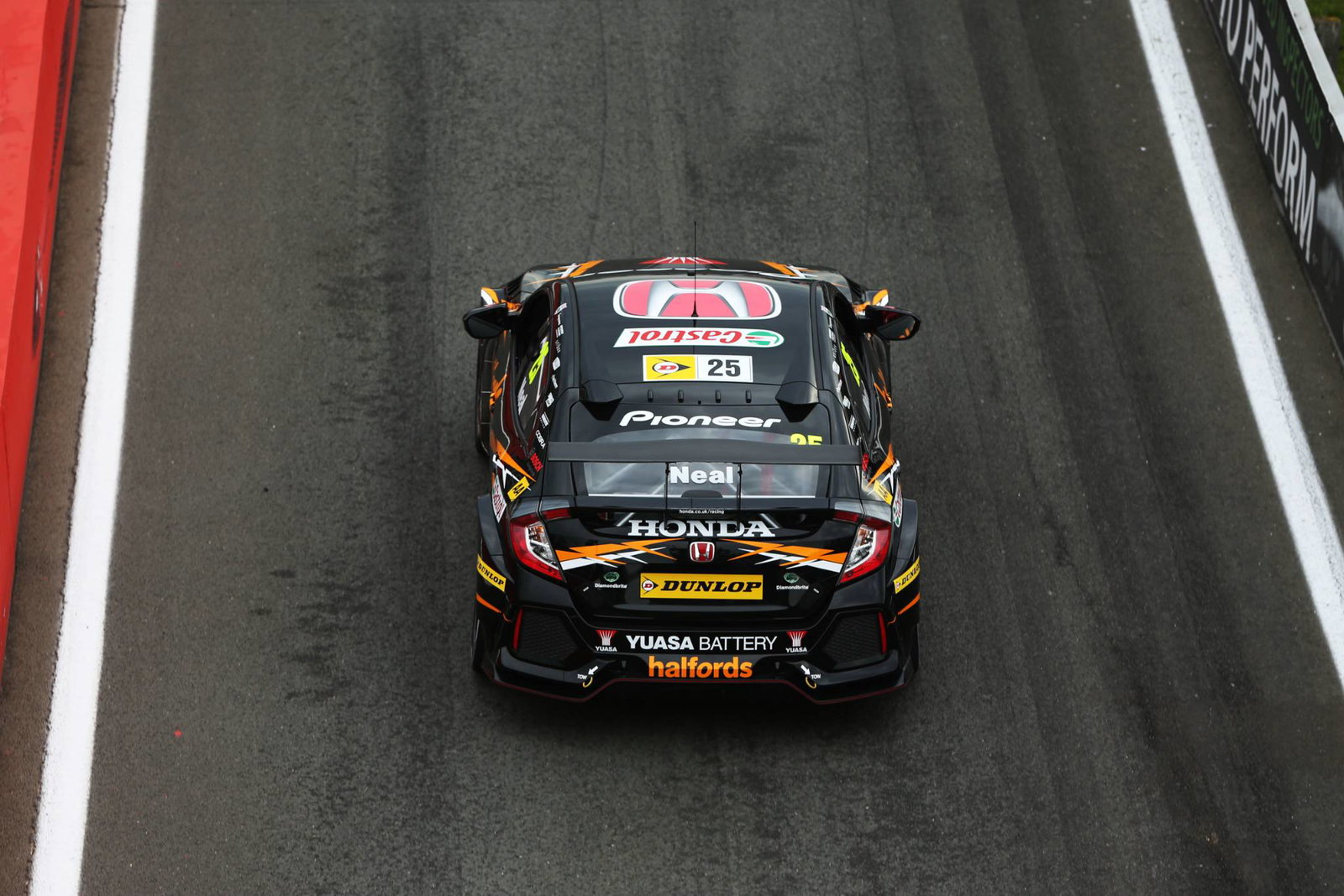BTCC Thruxton: Neal takes record breaking Thruxton BTCC pole