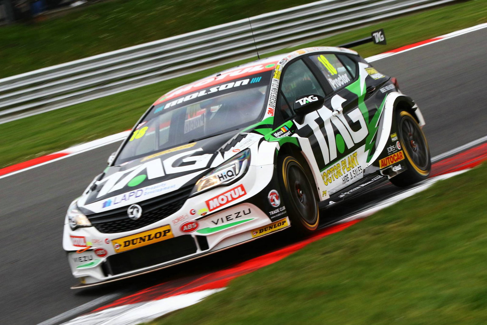 BTCC Brands Hatch: Proctor clinches snatches maiden win in wet-dry thriller