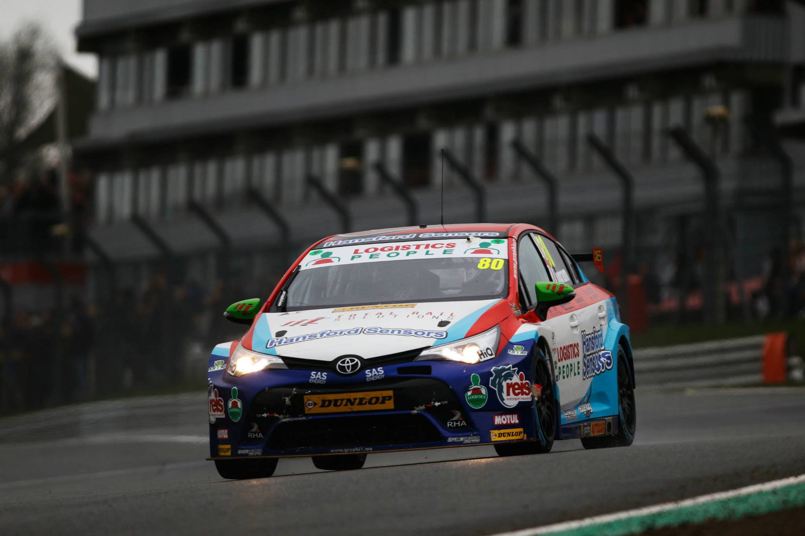 BTCC Brands Hatch: Ingram charges from 11th to win reverse grid race