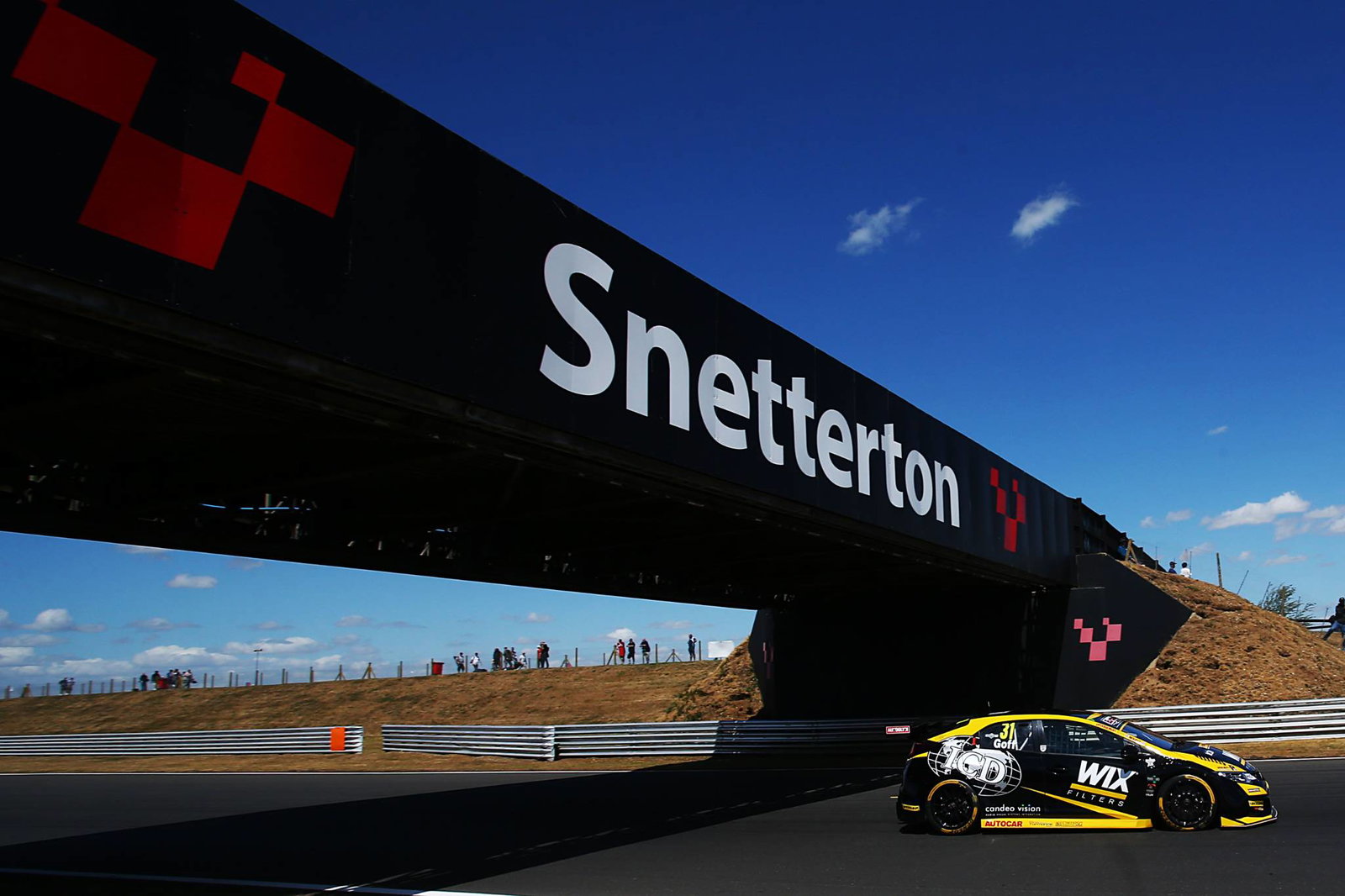 PCCGB Snetterton: Zamparelli takes convincing win in damp conditions