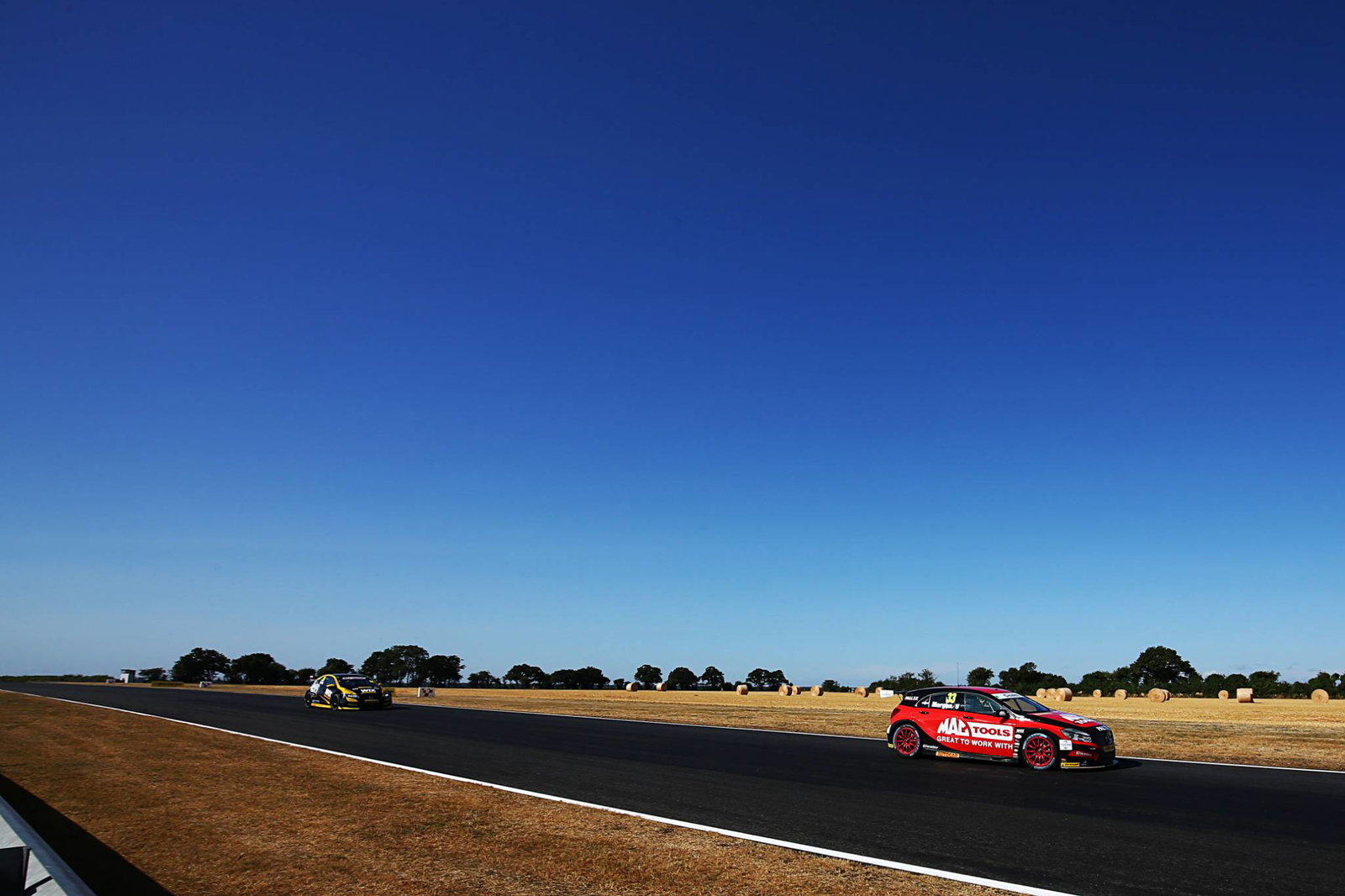 BTCC Rockingham: Cammish leads FP2 order at Rockingham
