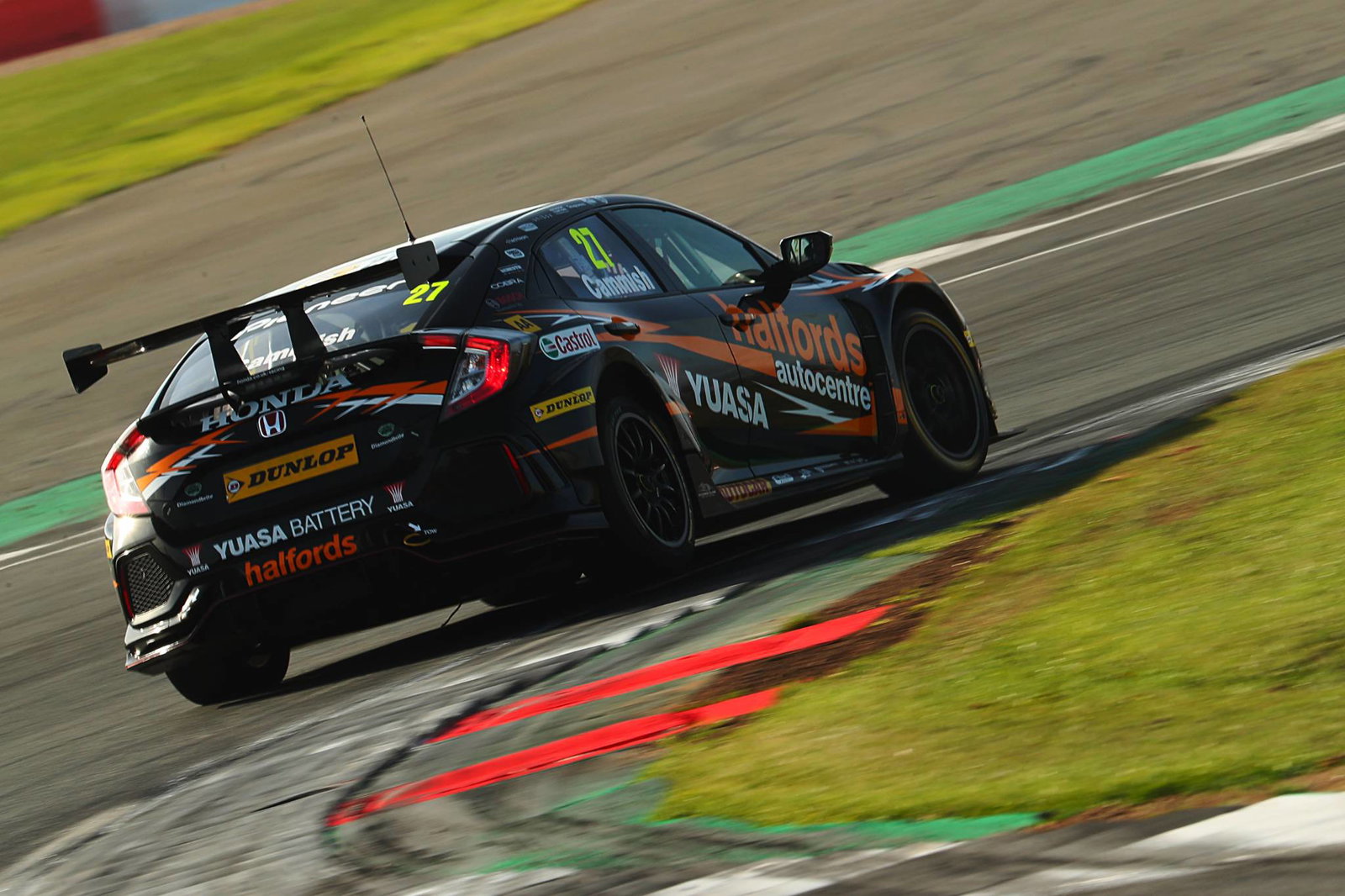 BTCC Brands Hatch GP: Outgoing champion Sutton tops FP1 at Brands Hatc