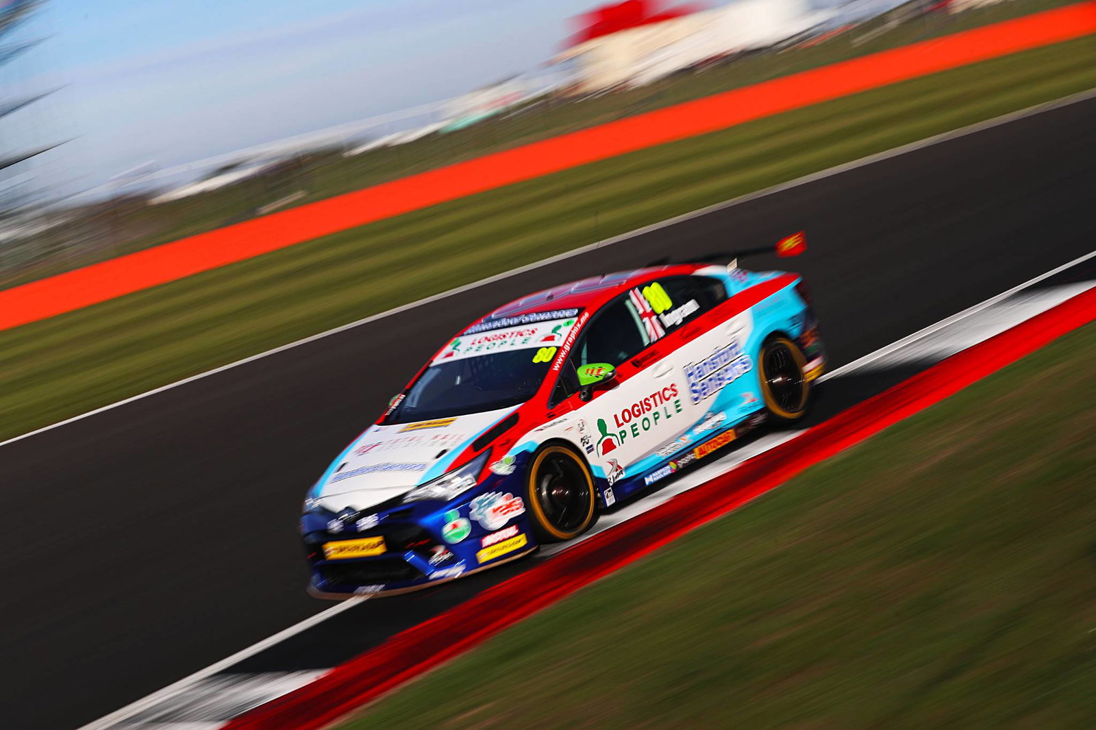 BTCC Silverstone: Tordoff beats Chilton for first BTCC win of 2018