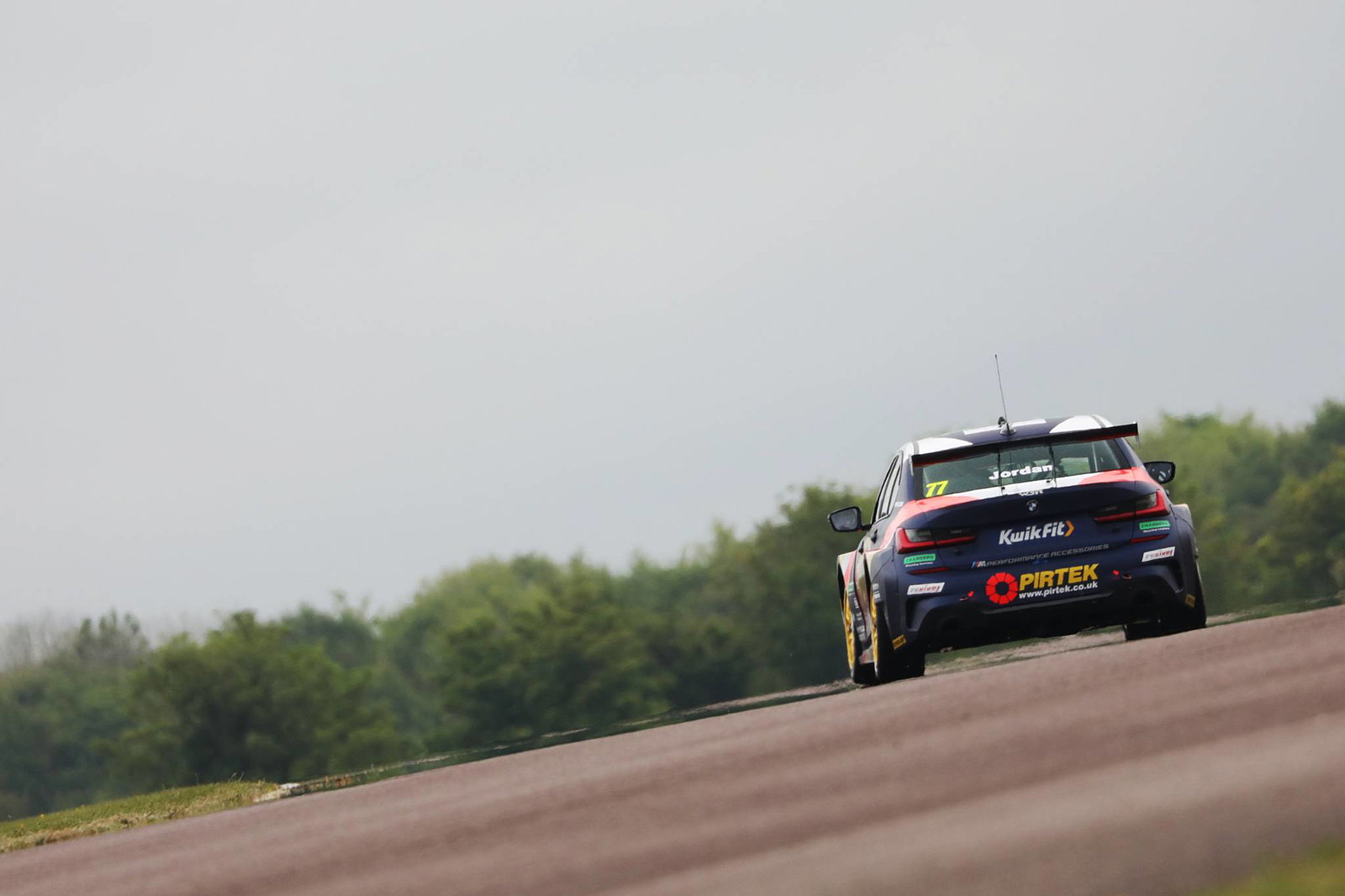BTCC Thruxton: Jordan keeps Turkington at bay for race two win