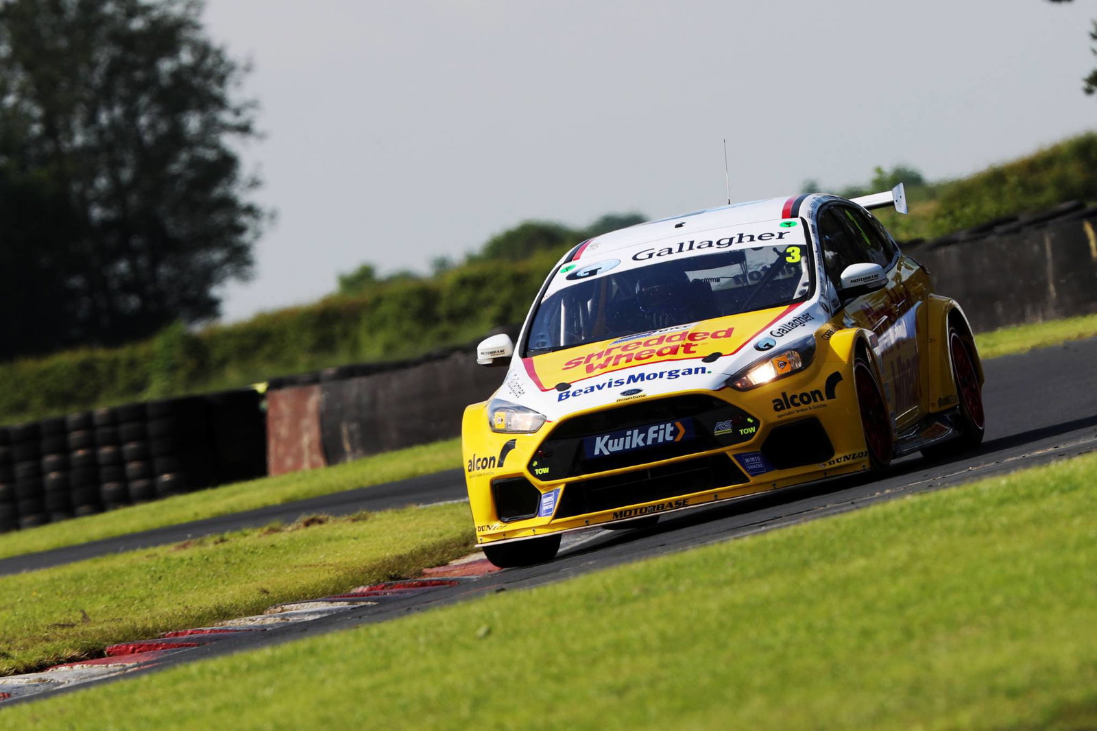 BTCC Croft: Chilton fends off Cook and Plato for race three win