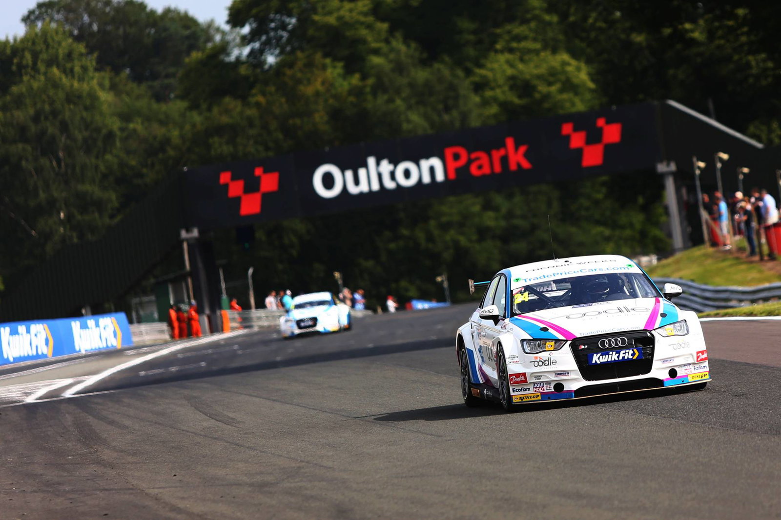 BTCC: Hill loses maiden win, Jelley inherits race three victory