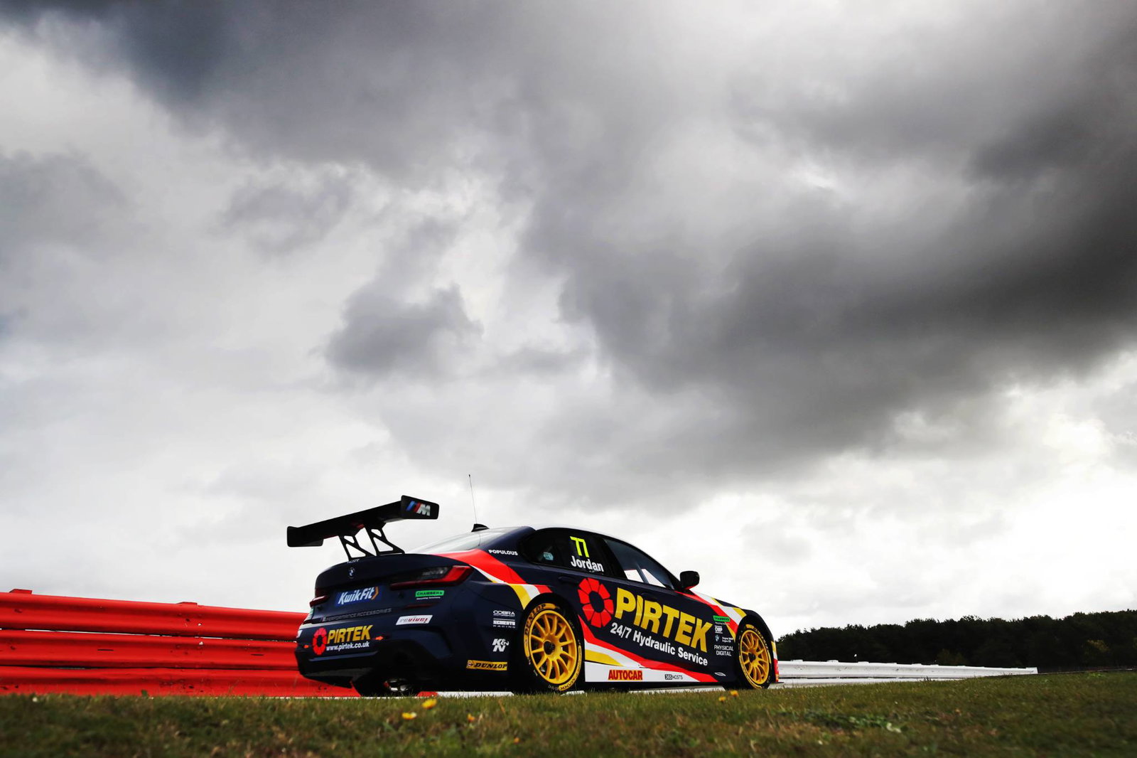 BTCC Brands Hatch: Turkington leads Cammish in greasy first practice
