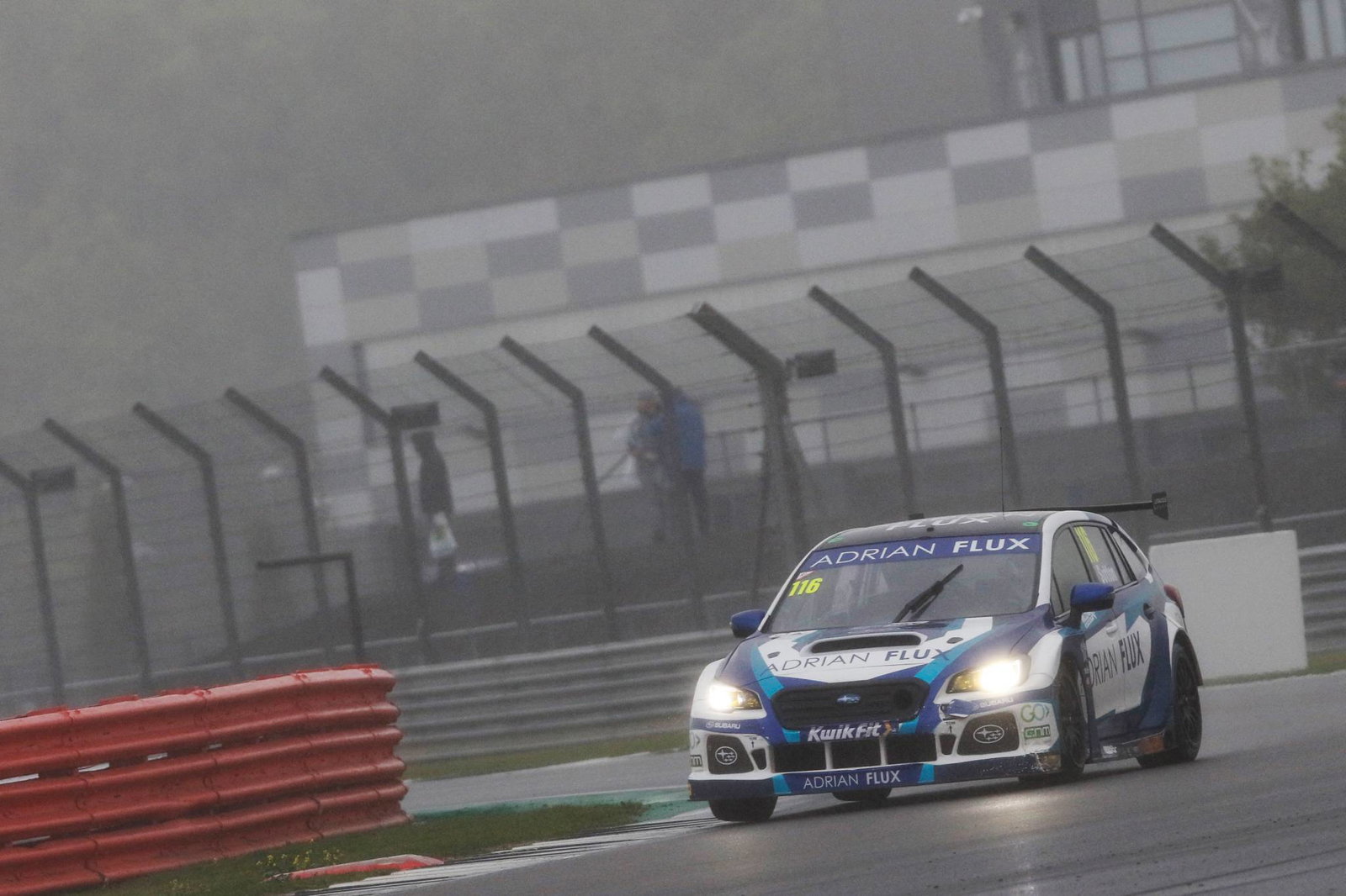 BTCC Brands Hatch GP: Sutton wins race two, Cammish takes BTCC lead