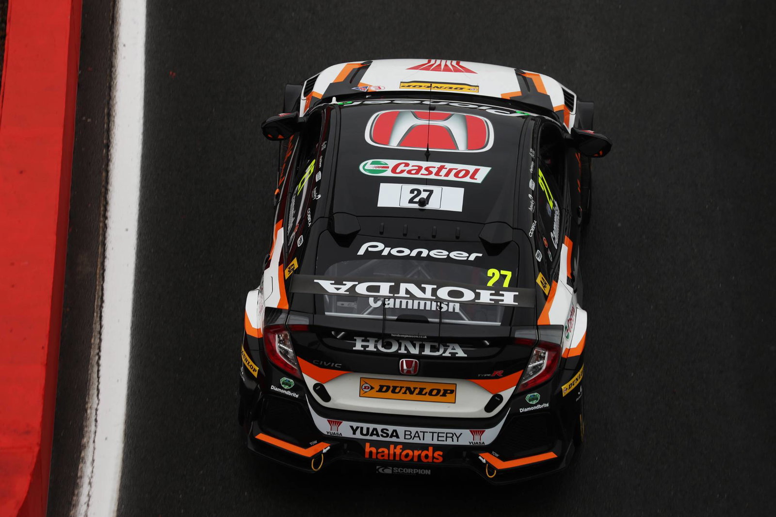 BTCC: Cammish keeps title hopes alive with stunning race one victory