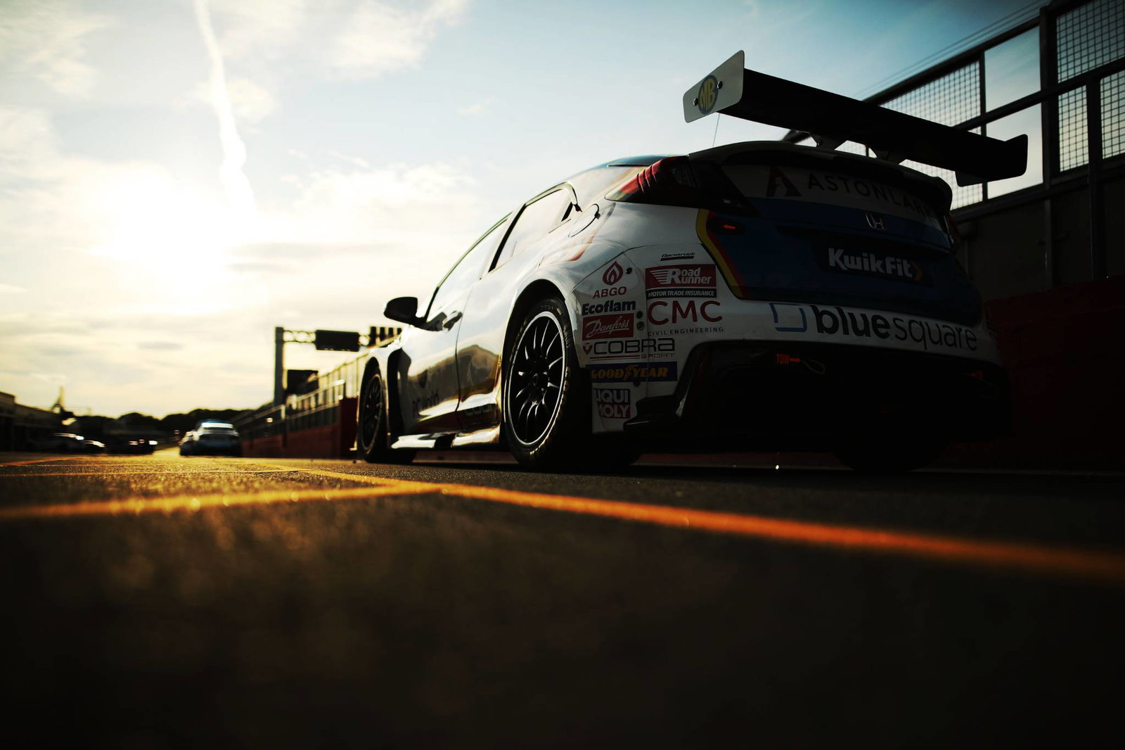 BTCC Brands Hatch: Hill quickest ahead of Chilton in opening practice