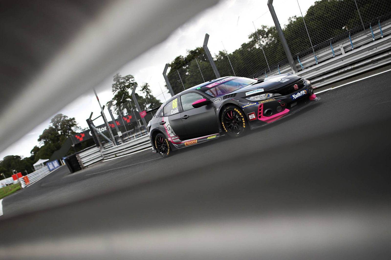 BTCC Oulton Park: Butcher beats Cook to Oulton Park pole