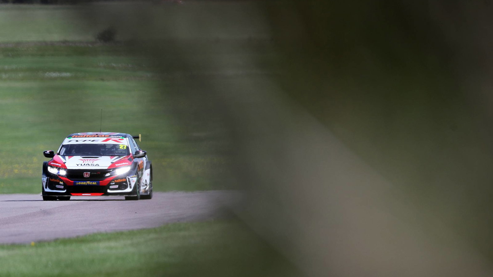 iDan Cammish (GBR) Halfords Yuasa Racing Honda Civic Type R 