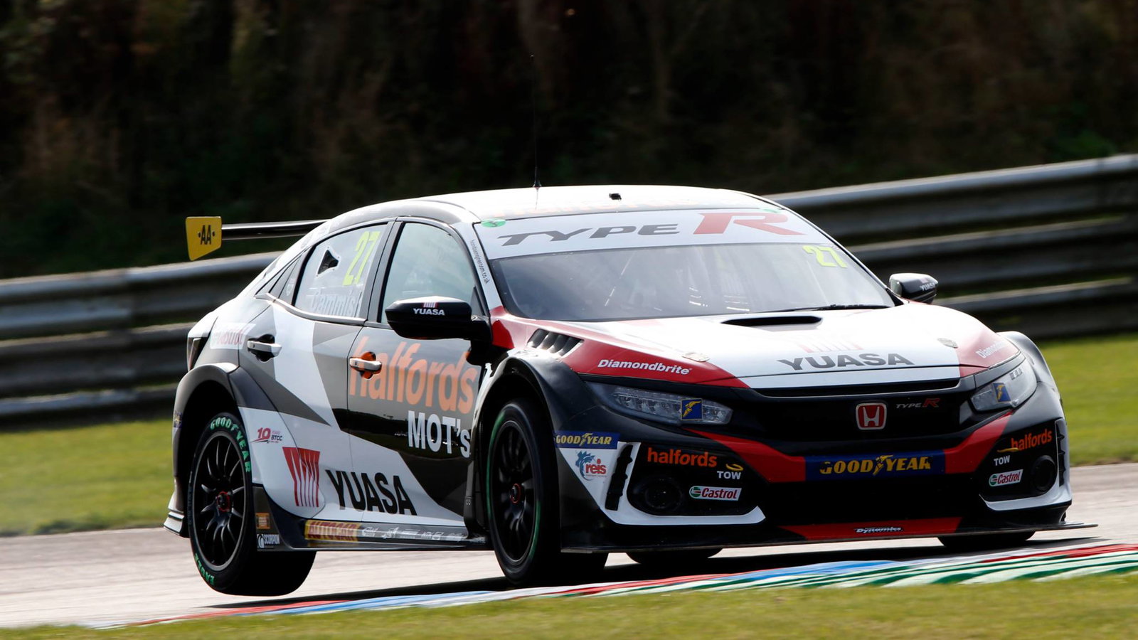 iDan Cammish (GBR) Halfords Yuasa Racing Honda Civic Type R 