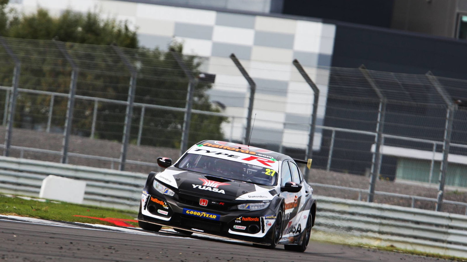 iDan Cammish (GBR) Halfords Yuasa Racing Honda Civic Type R 