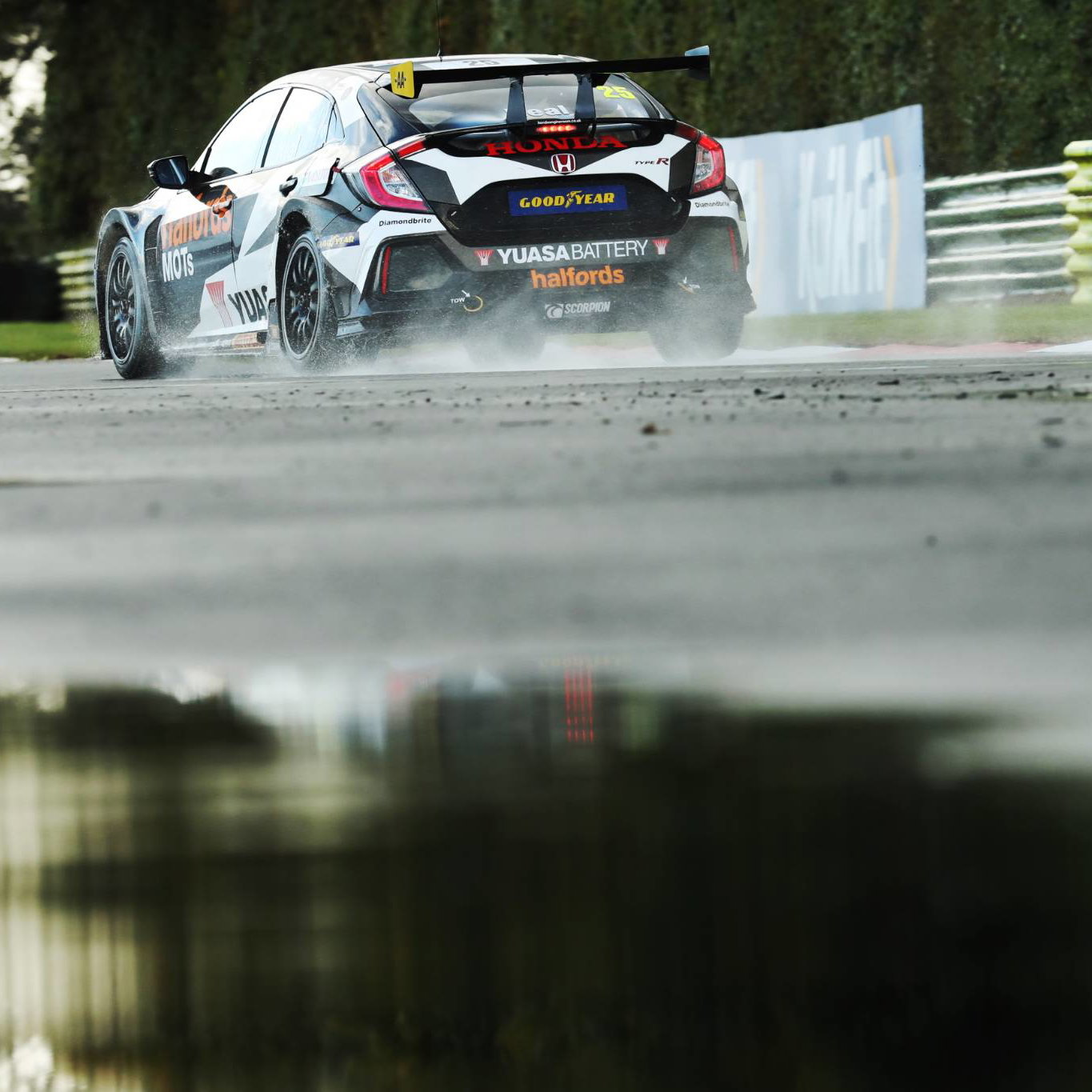 iMatt Neal (GBR) Halfords Yuasa Racing Honda Civic Type R 