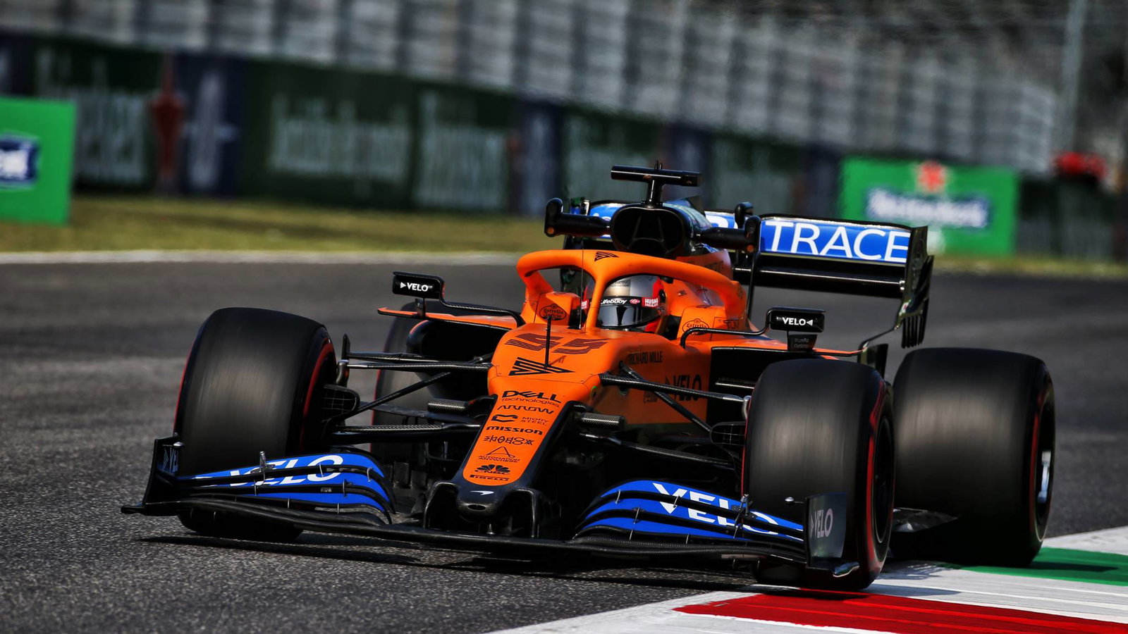 Carlos Sainz Jr (ESP) McLaren MCL35.