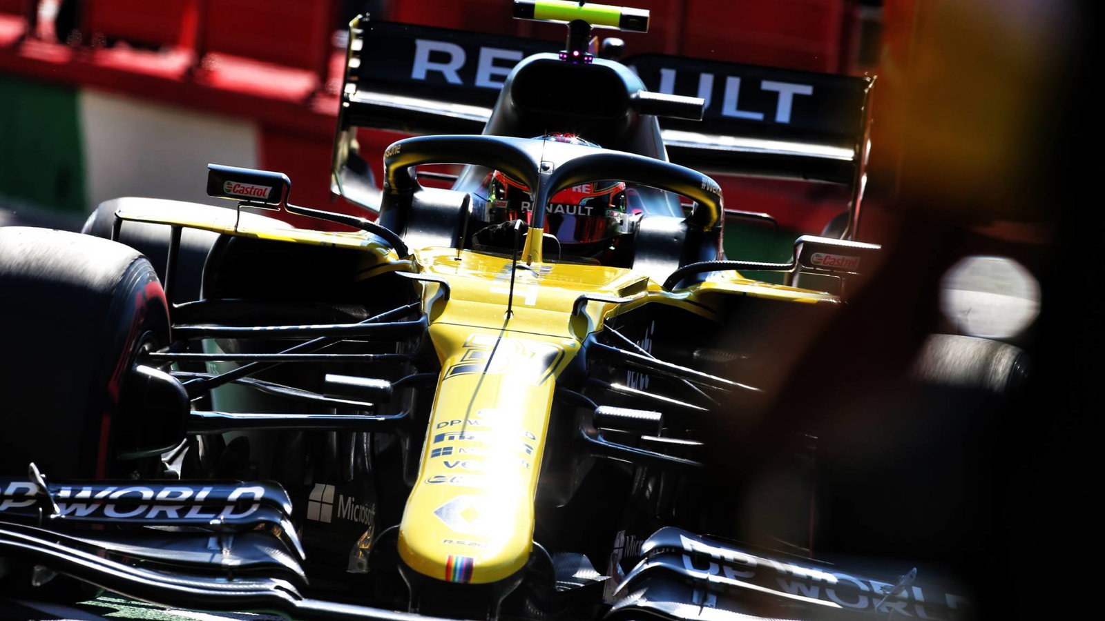 Esteban Ocon (FRA) Renault F1 Team RS20.