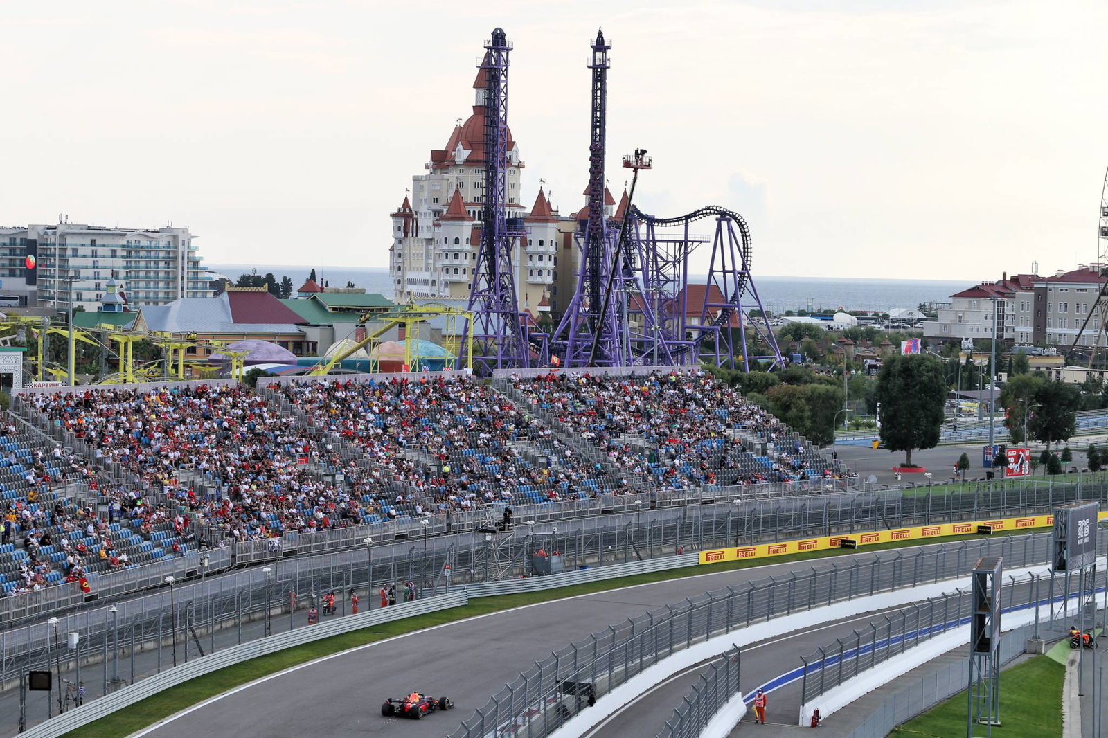 Max Verstappen (NLD) Red Bull Racing RB16.