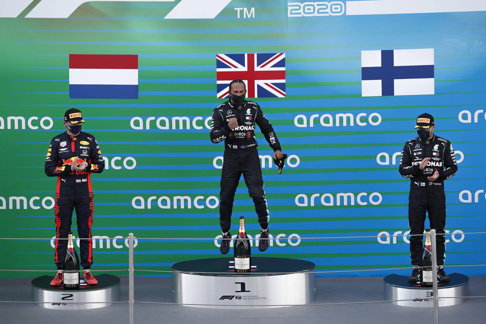 'Penumpasan' bendera biru F1 berujung pada penalti Perez / Kvyat GP Spanyol