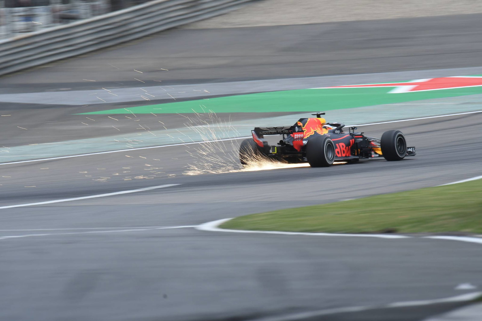 Sebastian Vettel leads China FP3 as Ricciardo suffers F1 engine failure