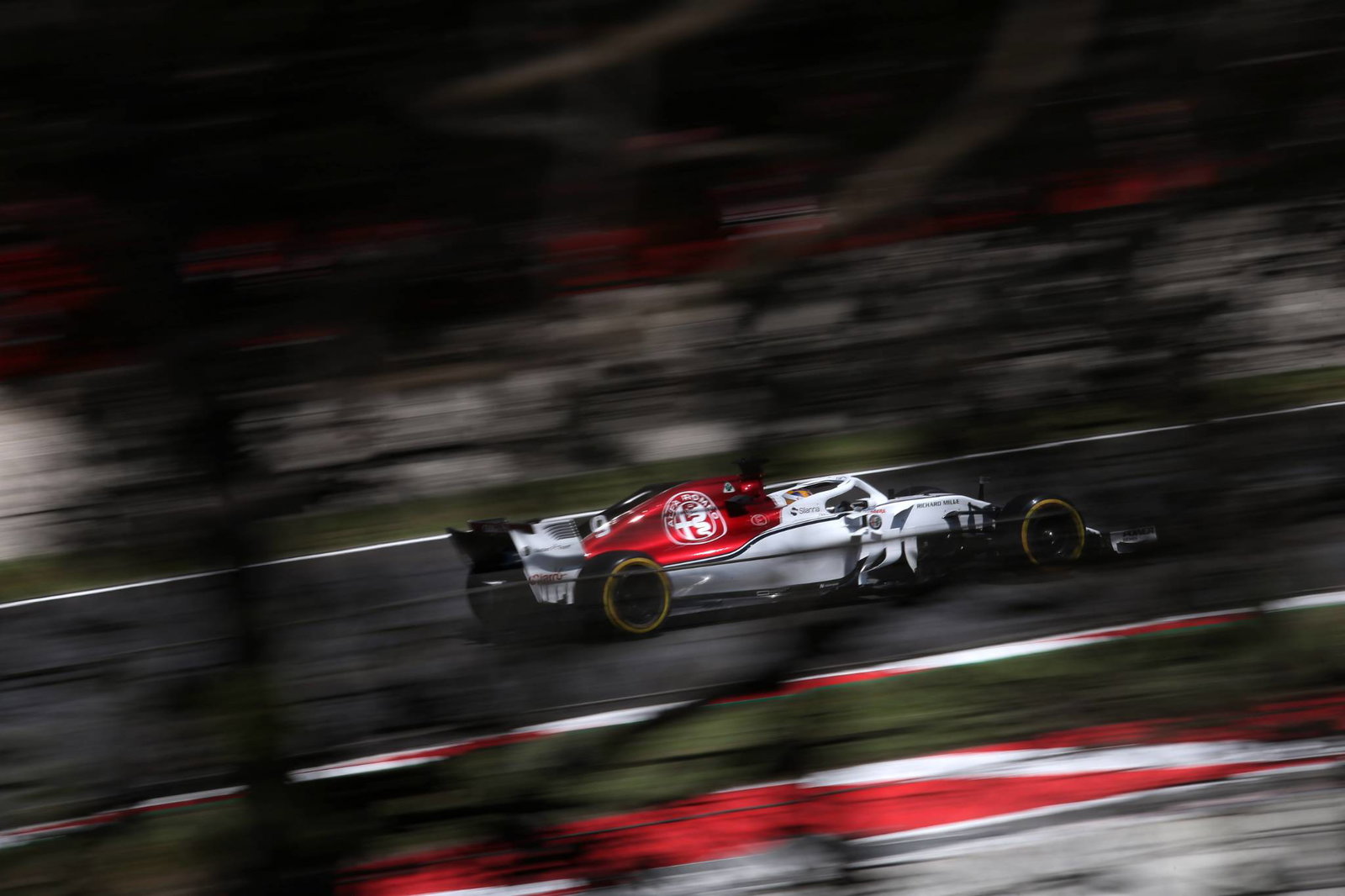 Lewis Hamilton: Mercedes sacrificing performance for reliability